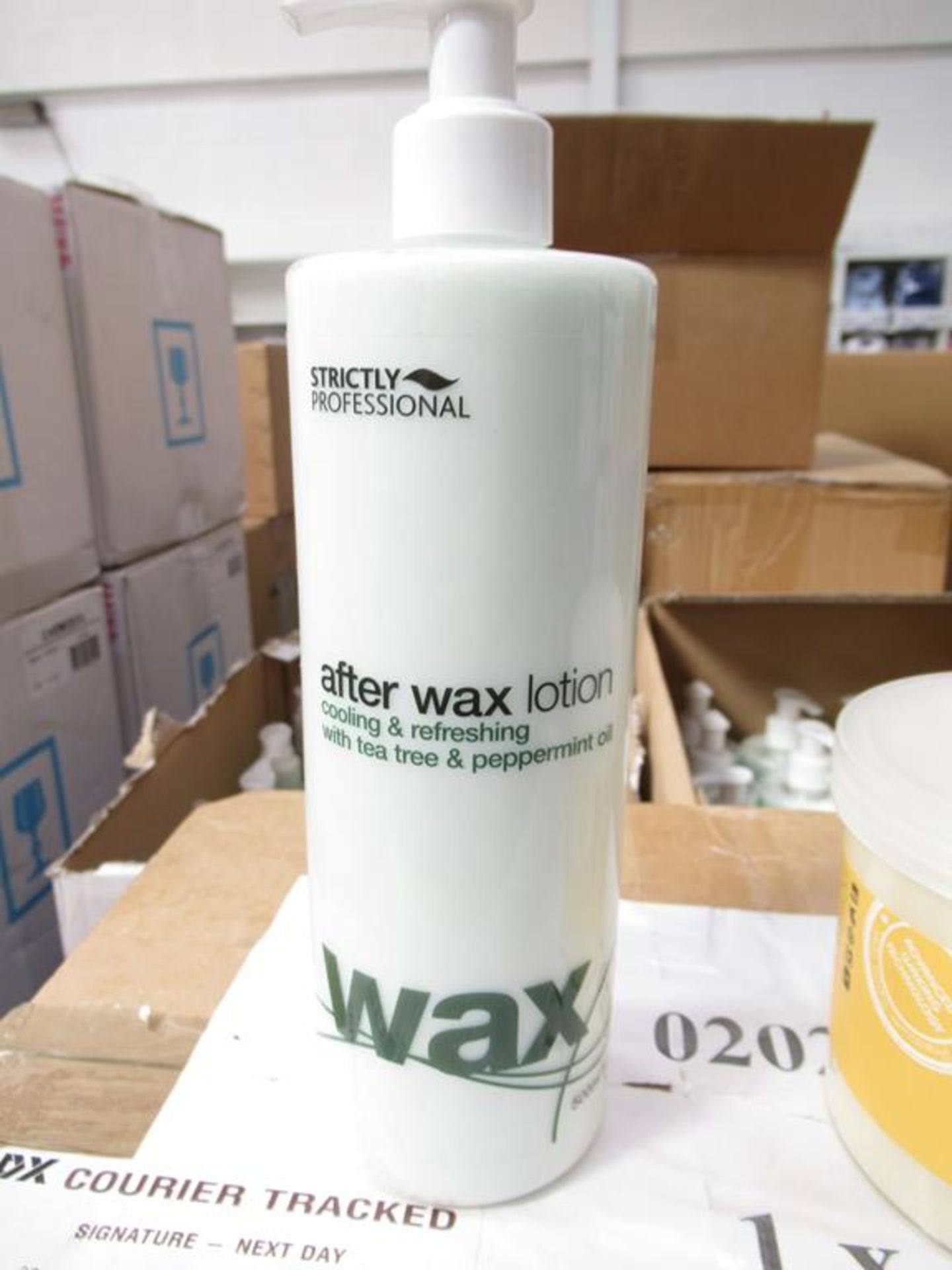 A mixed lot to include 2 x boxes of Salon system Justwax Paper Waxing Strips, 3 x boxes of Salon Sys - Image 7 of 9