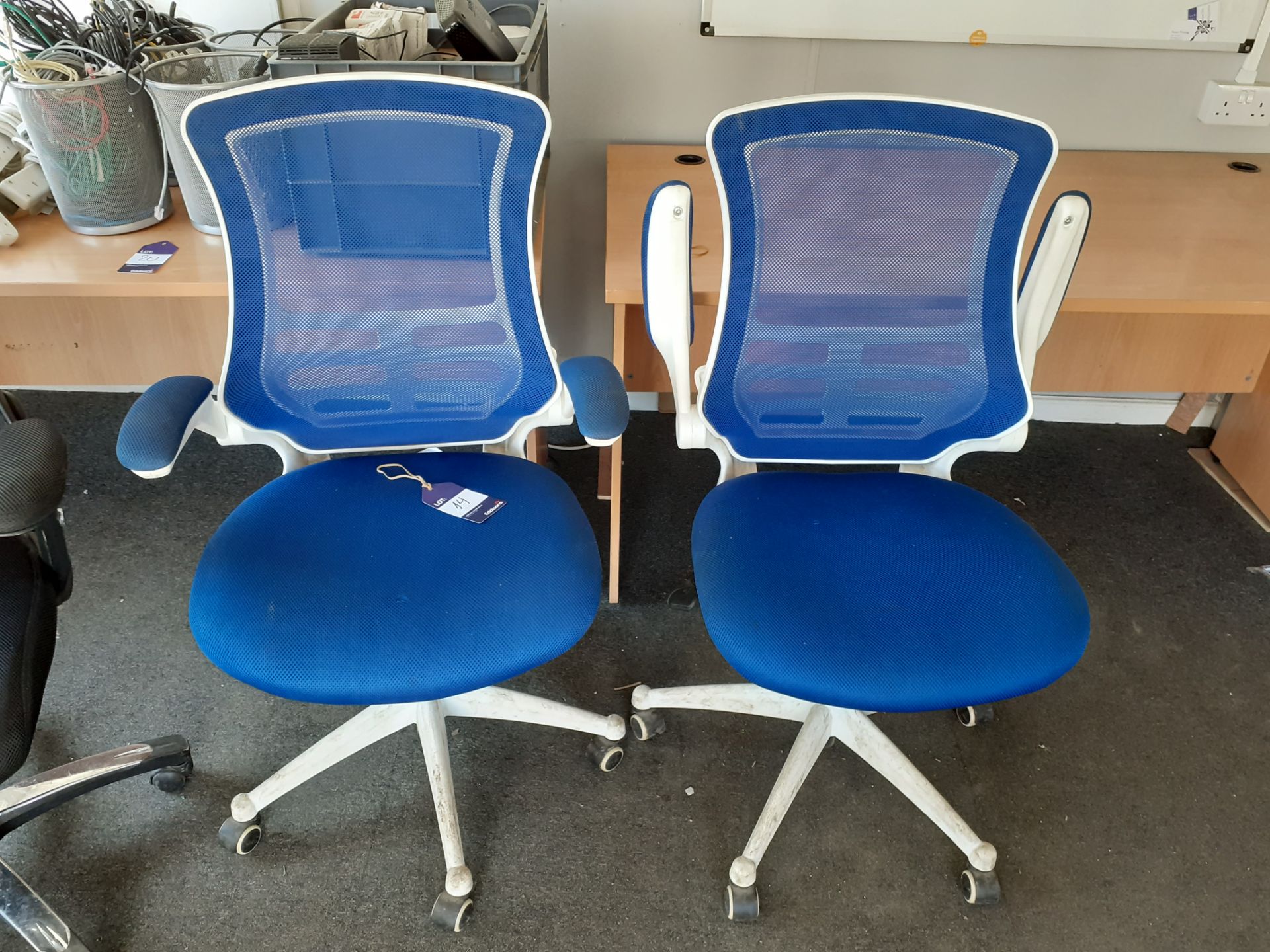 4 x Mobile Upholstery Office chairs - Image 3 of 3