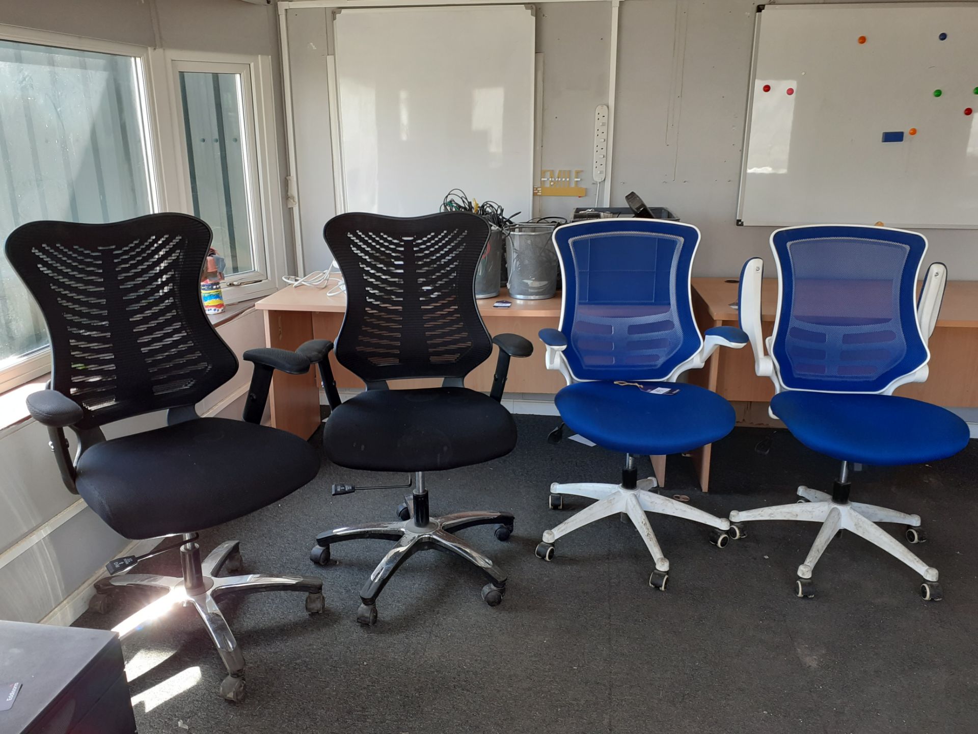 4 x Mobile Upholstery Office chairs