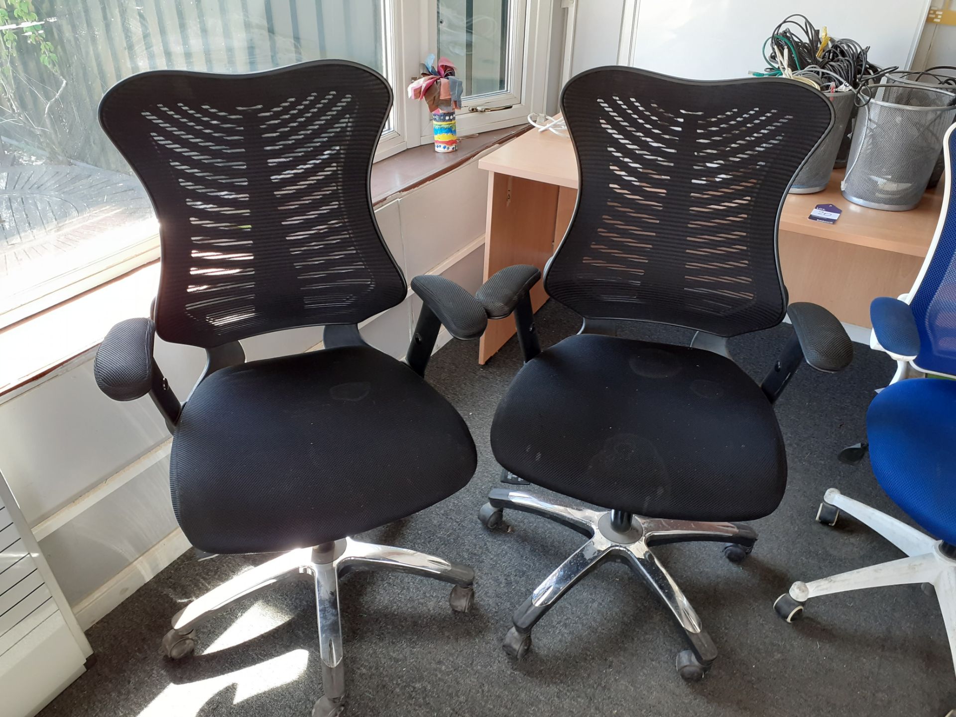 4 x Mobile Upholstery Office chairs - Image 2 of 3