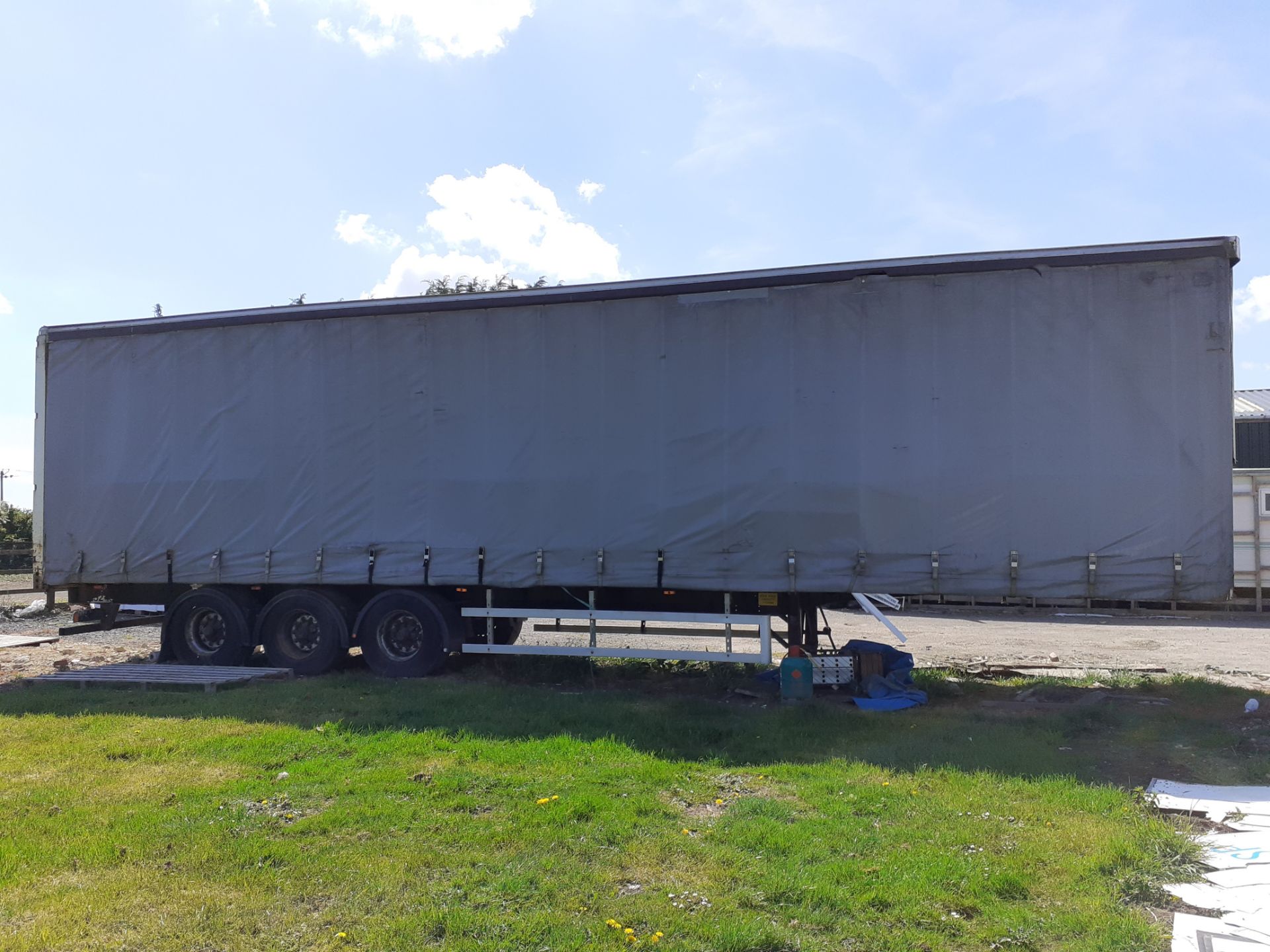 SDC 13.7m TRI-AXLE Curtain Side Trailer - Image 3 of 11