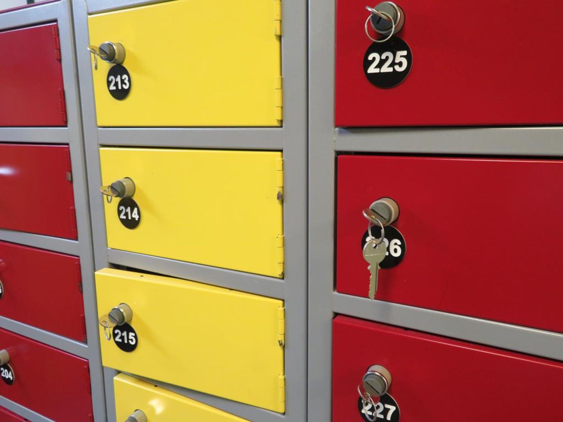 20 x Banks of 16 key operated lockers etc - Image 3 of 6