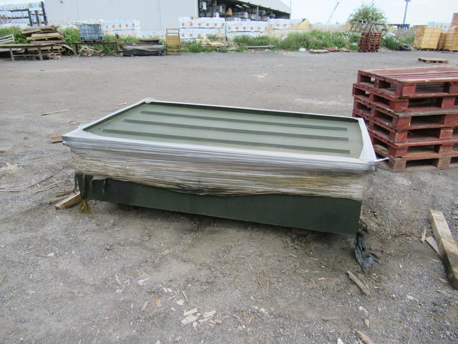 Paint Dipping Tank with the Lid Approx Dims 2280mm x 1280mm x 500mm, comes with the contents