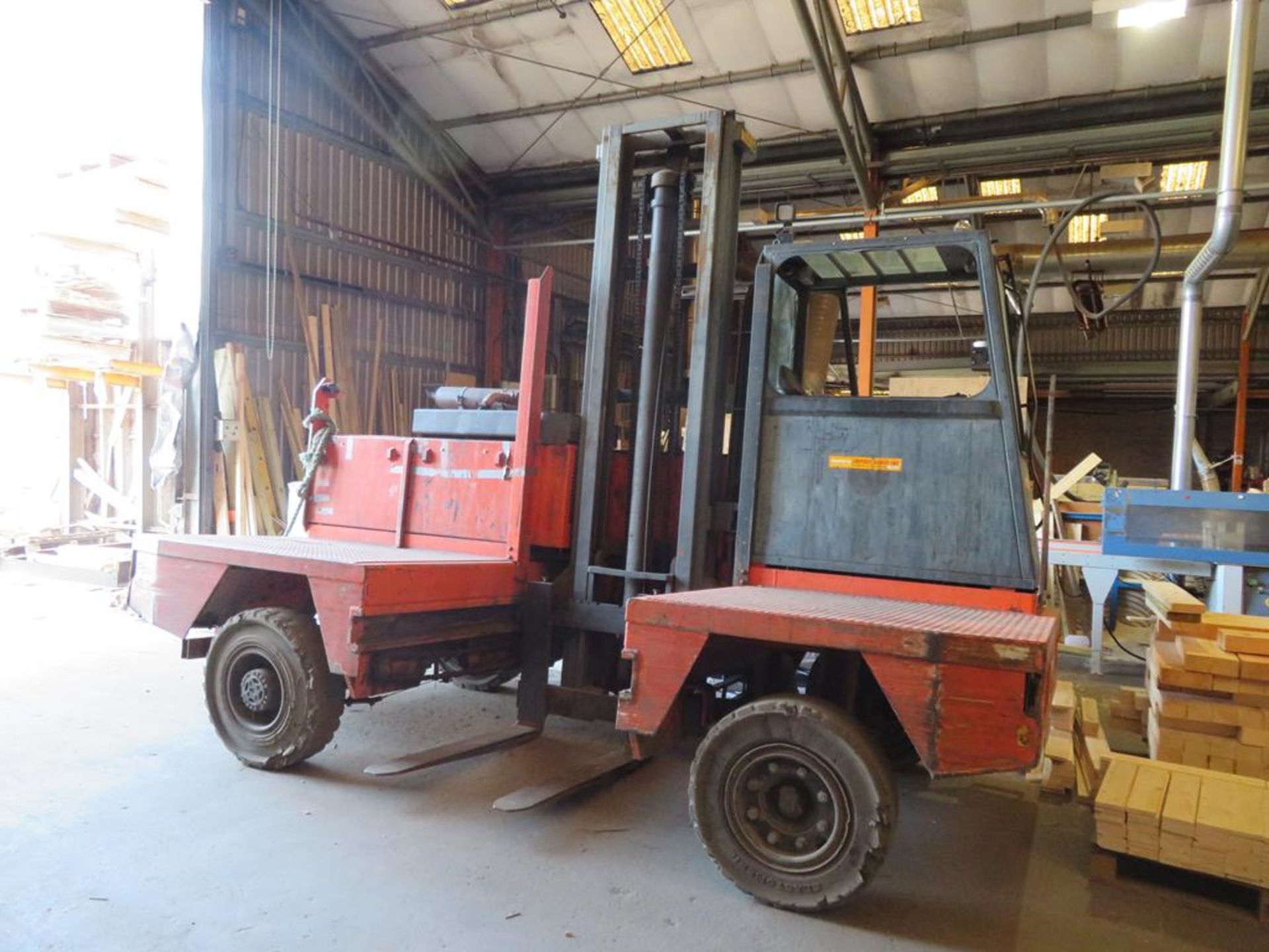 2005 Boss Model 556, HH4.5m 5 Tonne Diesel Side Loader