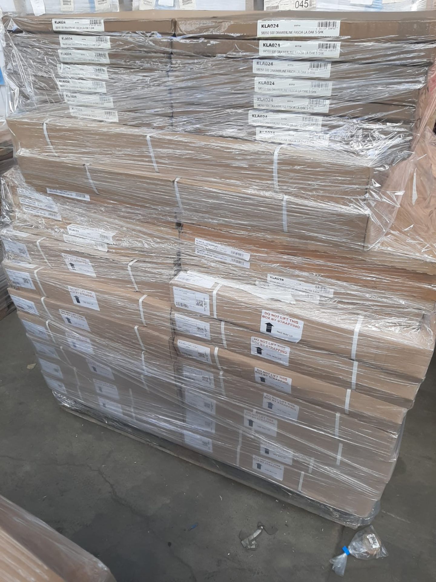 (ED2) PALLET TO CONTAIN 42 ITEMS OF NEW KITCHEN GOODS TO INCLUDE: 14 x 600MM WHITE DRAWER CARCASE