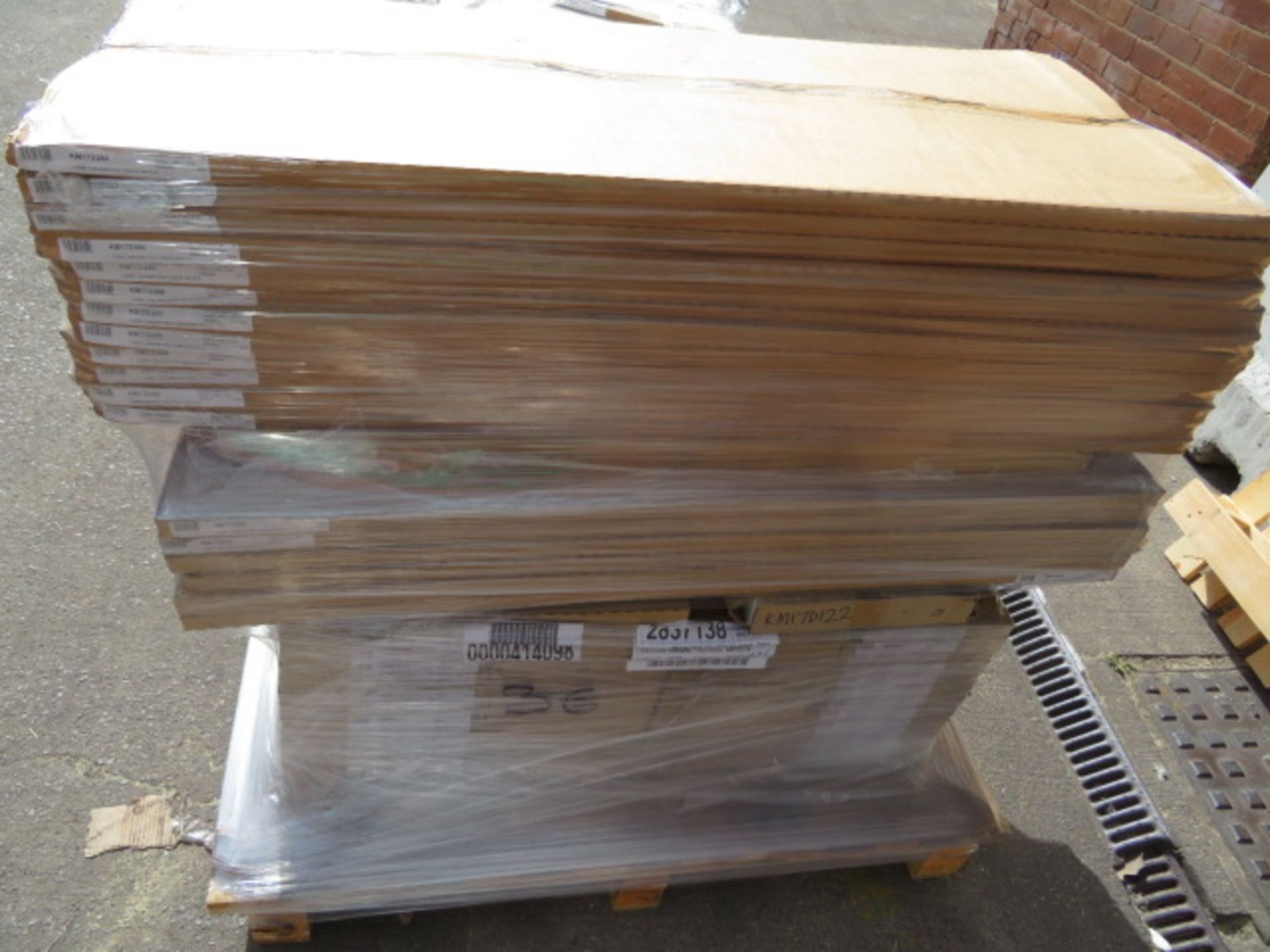 (ED53) PALLET TO CONTAIN 51 ITEMS OF NEW KITCHEN GOODS TO INCLUDE: VARIOUS DOORS, FACIAS IN HIGH