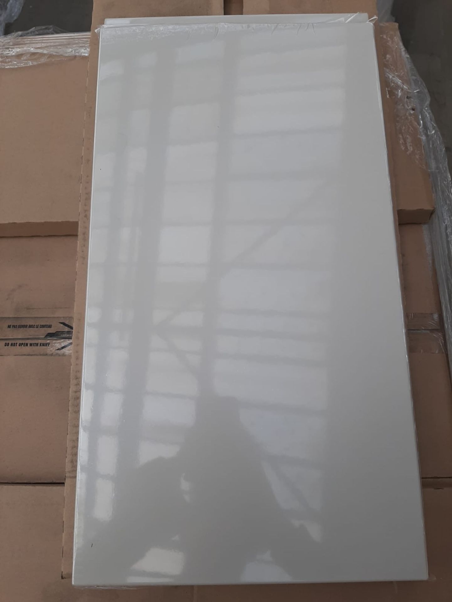 (ED9) PALLET TO CONTAIN 66 x NEW 300MM HANDLELESS DOORS LIGHT GREY. - Image 2 of 2