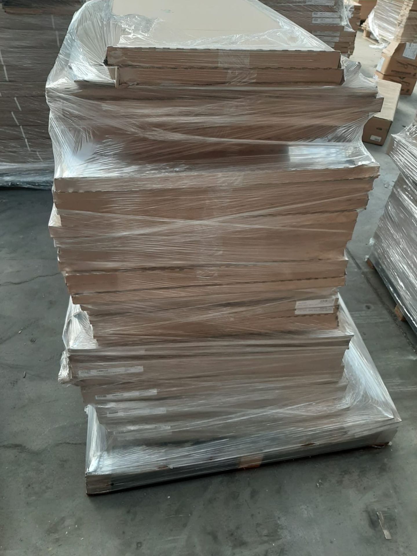 (ED4) PALLET TO CONTAIN 55 ITEMS OF NEW KITCHEN GOODS TO INCLUDE: BI FOLD SLAB DOOR GLOSS WHITE,