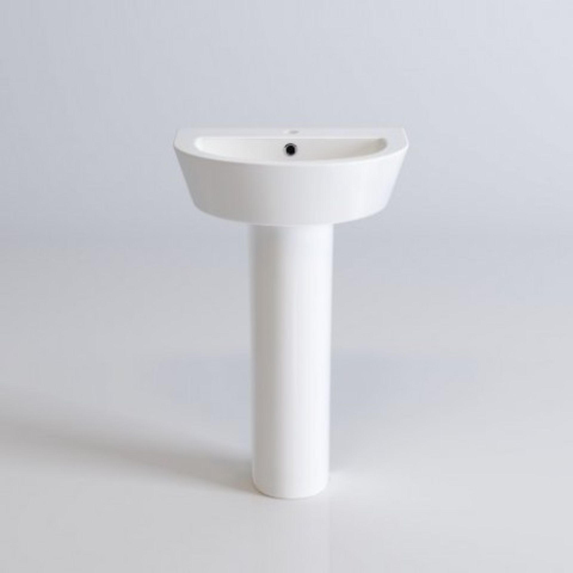 10 BRAND NEW BOXED LYON II BASIN & PEDESTAL - SINGLE TAP HOLE.RRP £229.99.Made from White Vitreous - Image 2 of 2