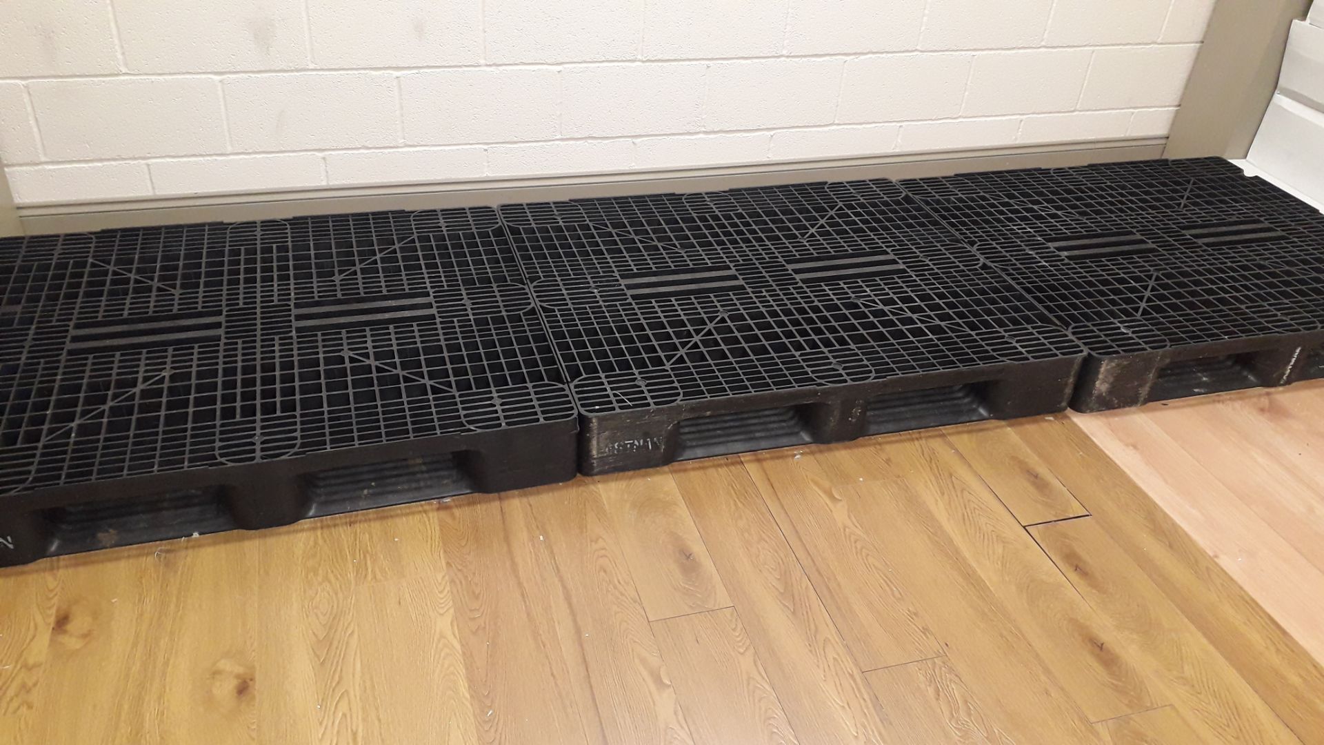 Quantity of Qpall Plastic Pallets - Image 2 of 3