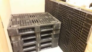 Quantity of Qpall Plastic Pallets