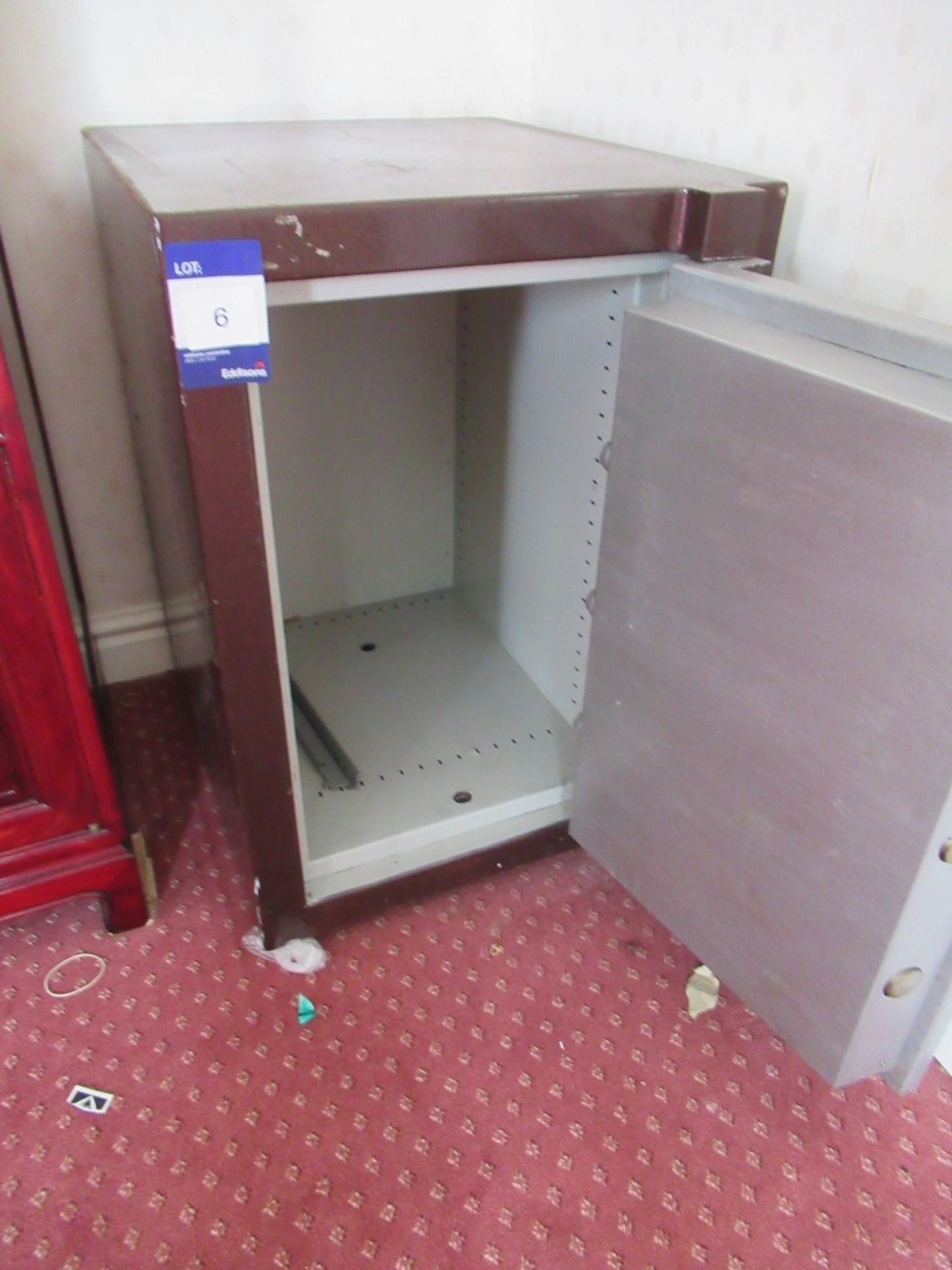 Stratford Service Stronghold Heavy Floor Safe (Open but no key) - Image 2 of 2