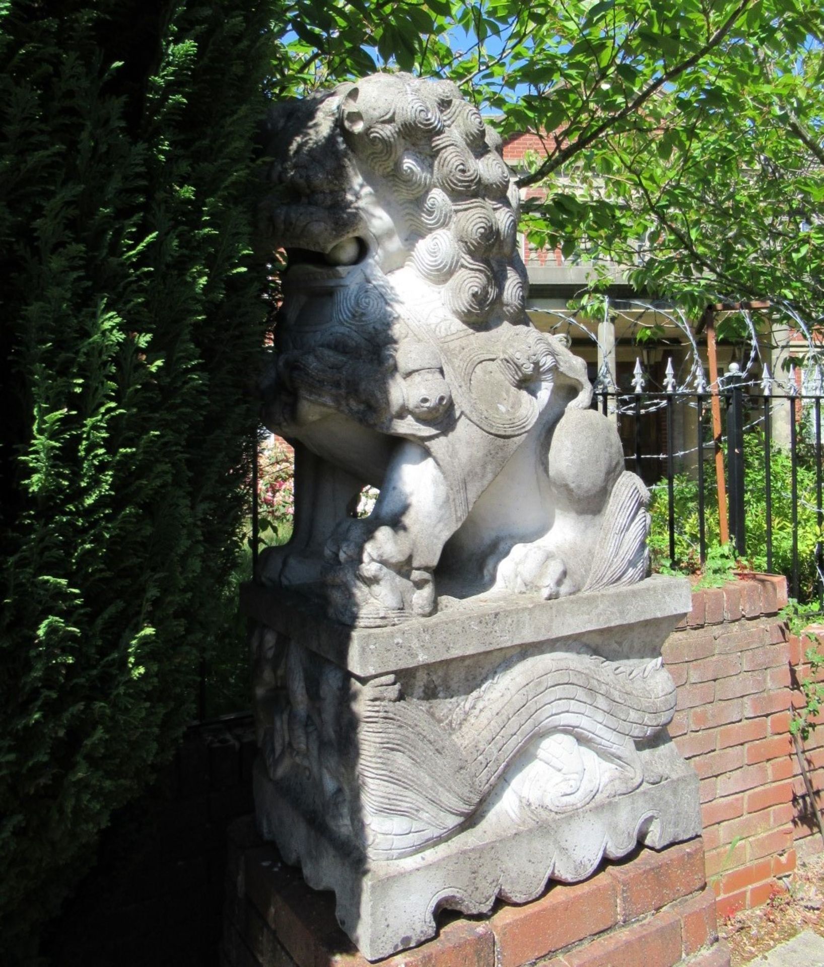 2 x Oriental Gate Statues Approx. Height 1300mm Base 485 x 610mm - Image 2 of 3