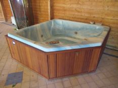 Spaform Jacuzzi Bath / Spa Approx. 2000 x 2000