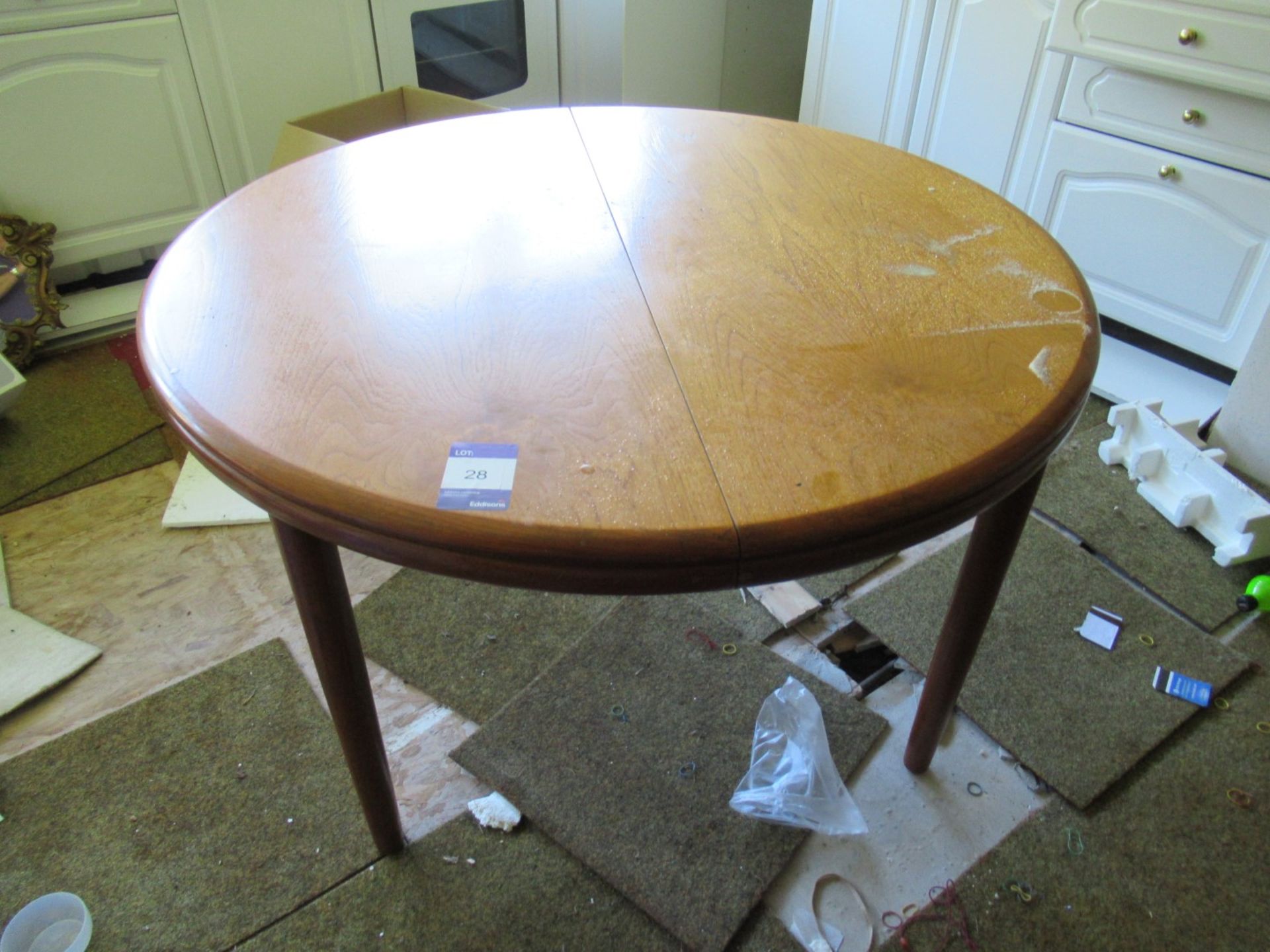 Oak Effect Extendable Circular Dining Room Table 1200mm Diameter