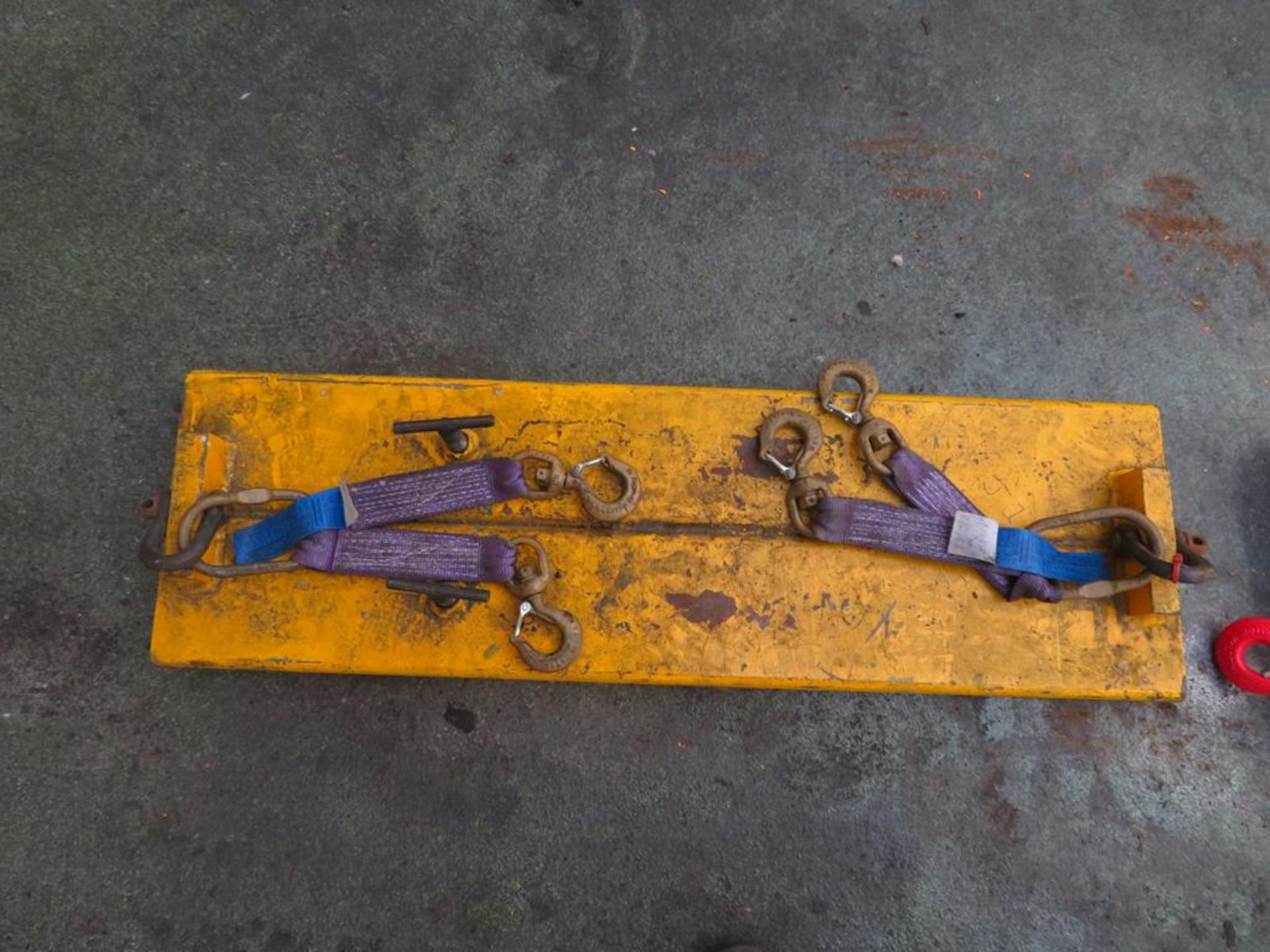 Lifting equipment inc tripod chain hoist, 3 x forklift attachments & machine skates. - Image 5 of 8