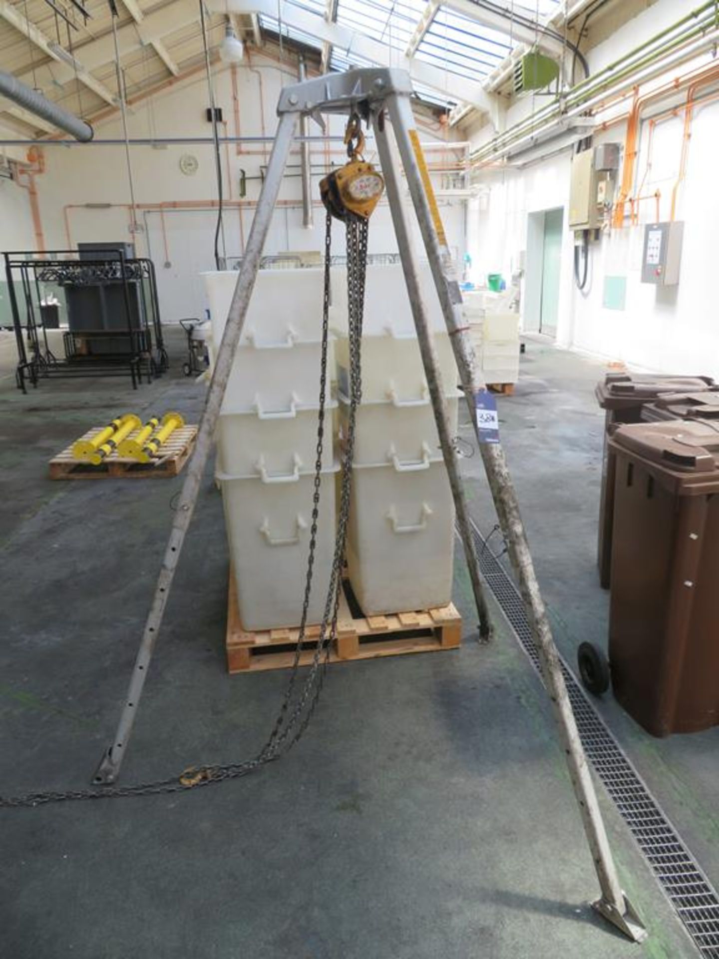 Lifting equipment inc tripod chain hoist, 3 x forklift attachments & machine skates.