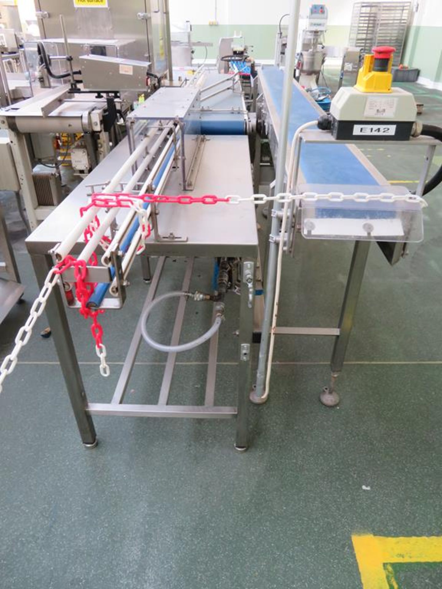 Mobile Lazy Susan (dia 1.25m), Stainless Steel Bench with Pneumatic Press and 2 x Belt Conveyors (3. - Image 3 of 9
