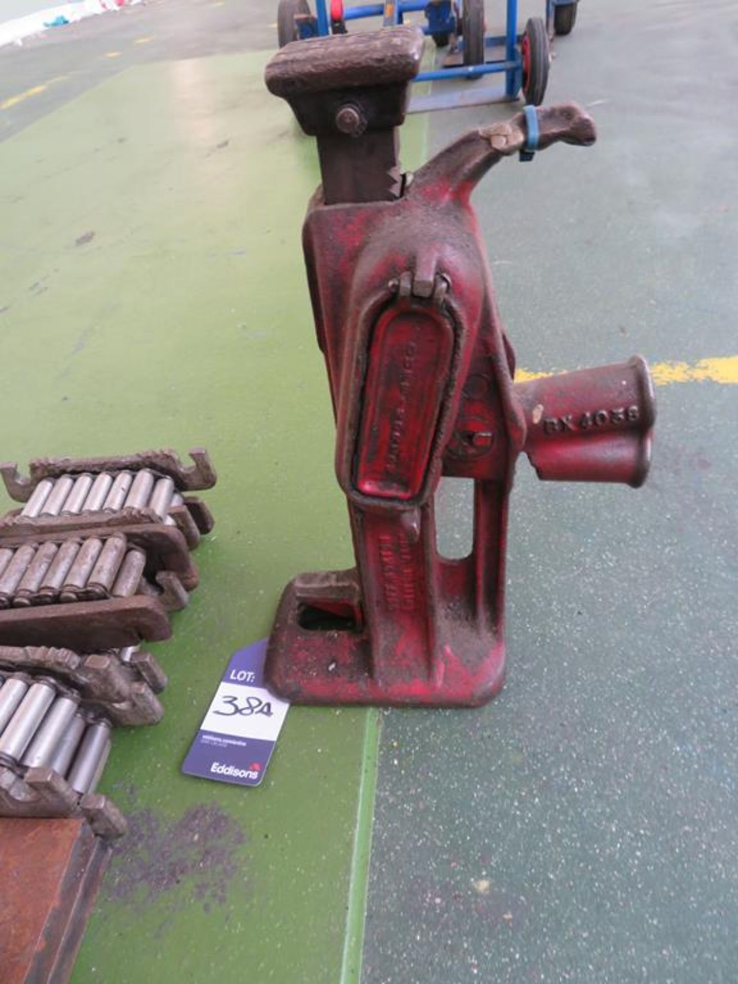 Lifting equipment inc tripod chain hoist, 3 x forklift attachments & machine skates. - Image 8 of 8