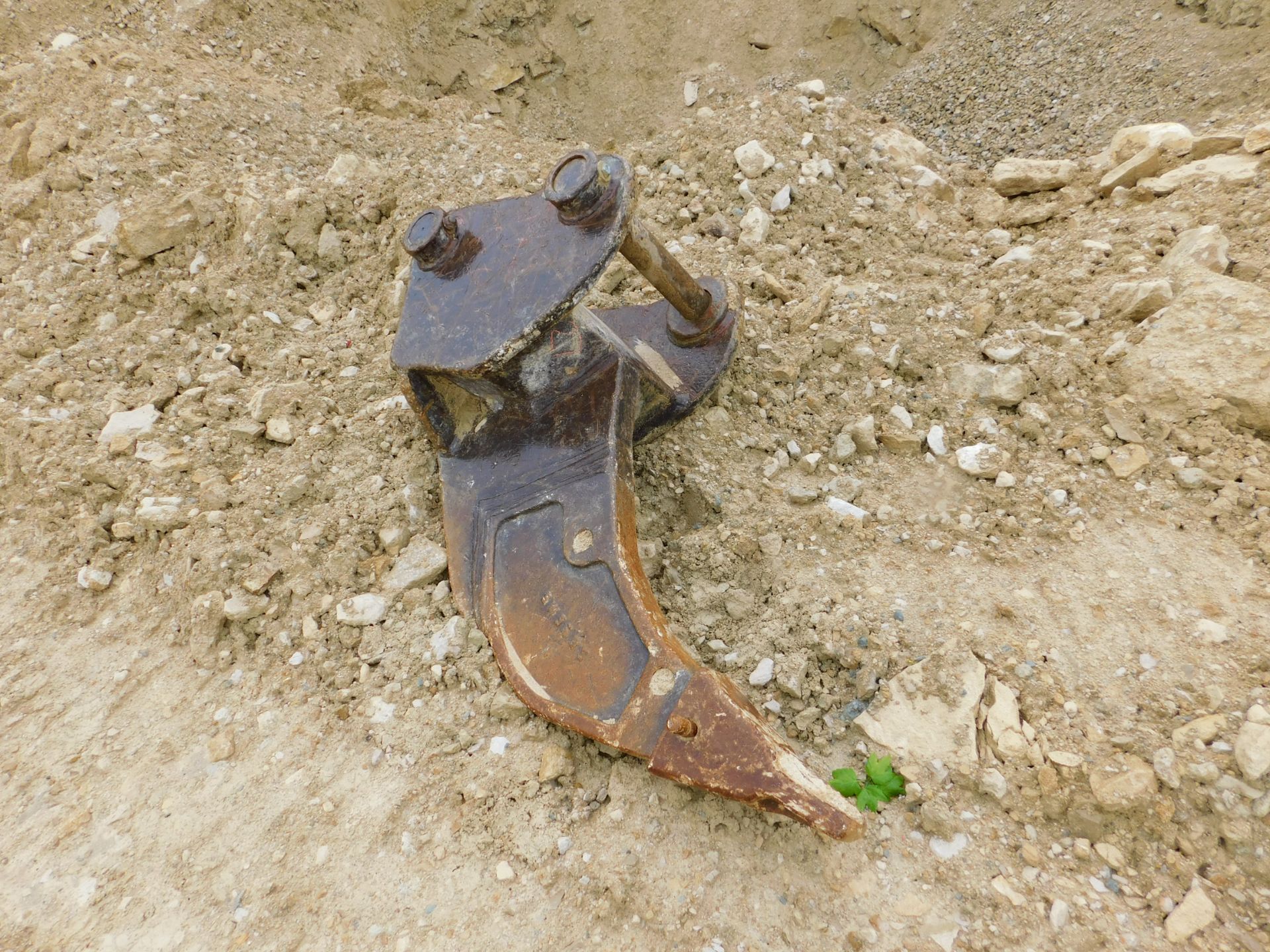 Excavator ripper tooth, with 90mm pins