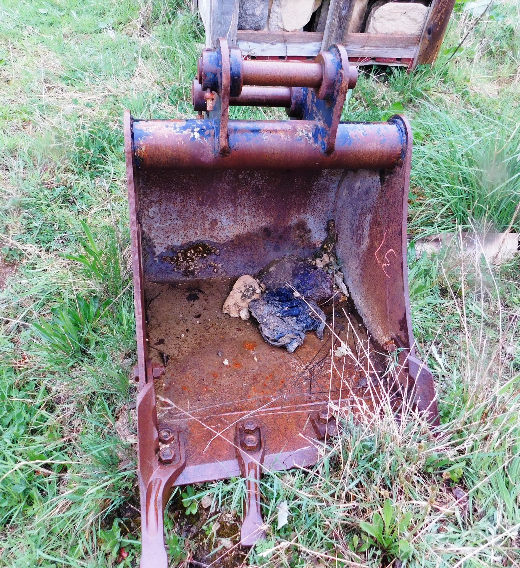 Mini digger bucket, approximately 2ft, with 45mm p