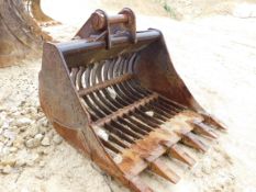 30 Tonne riddle excavator bucket, approximately 5f