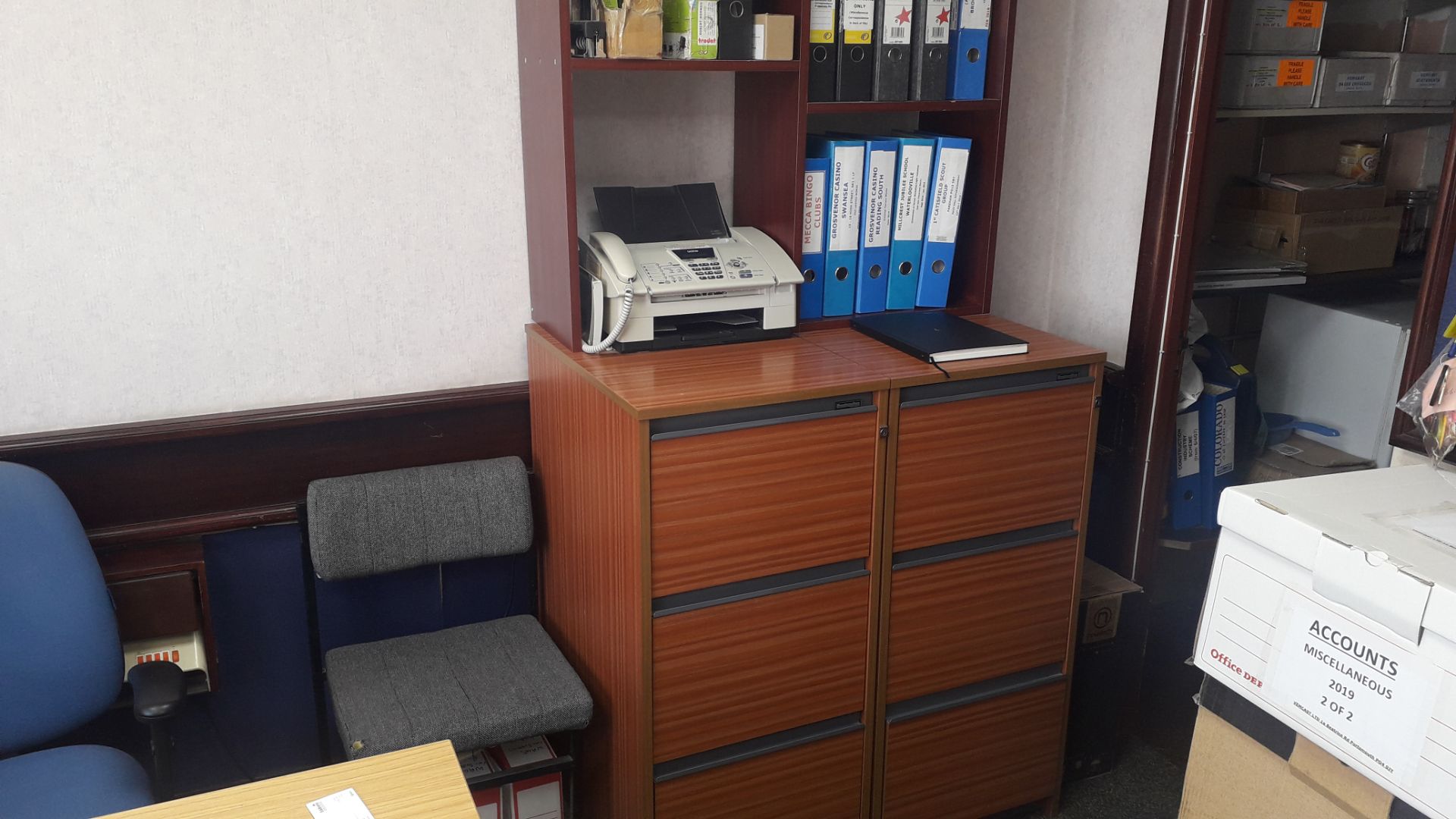 Contents of Reception to include 2 x Desks and Chairs, 2 x Filing Cabinets, HP Envy 5640 Printer, - Image 4 of 6