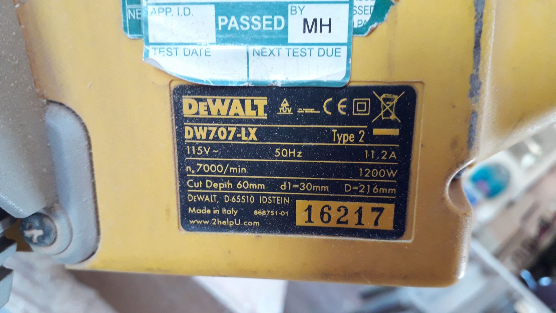 Dewalt DW707LX Mitre Saw 110v Serial Number 16217 - Image 3 of 3