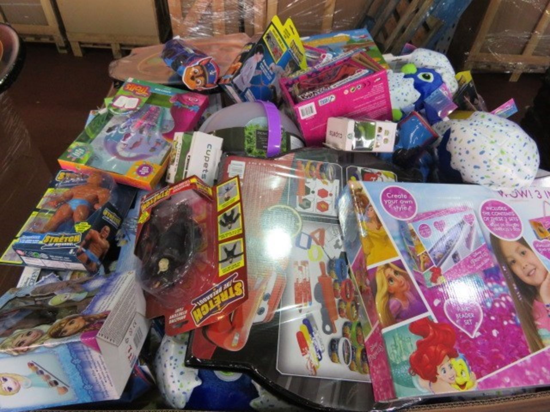 (P1) Large pallet of brand new stock to include: disney princess bumper bead set, hatichimal plush - Image 2 of 2