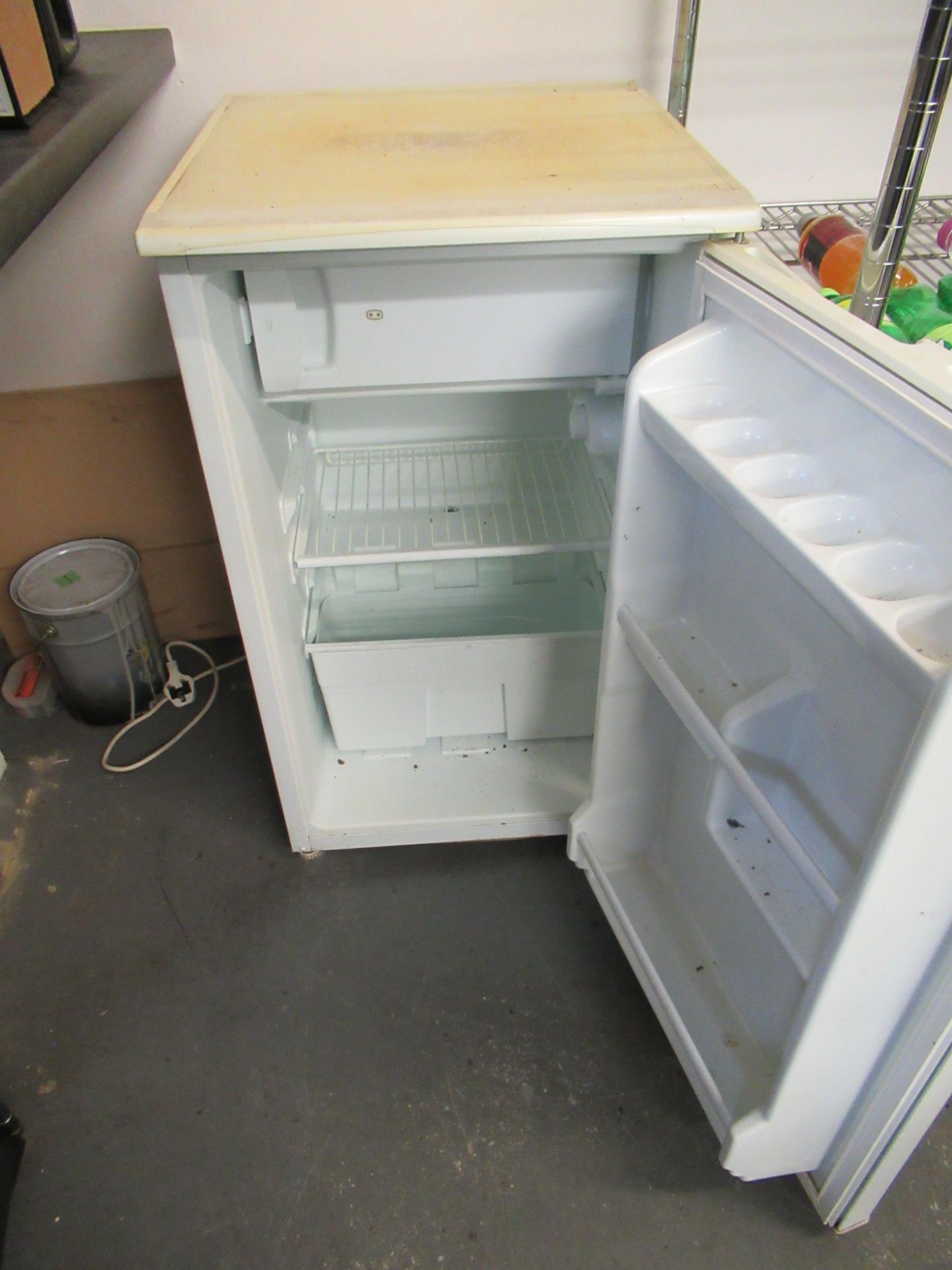 Sovereign Domestic Undercounted Fridge - Image 2 of 2