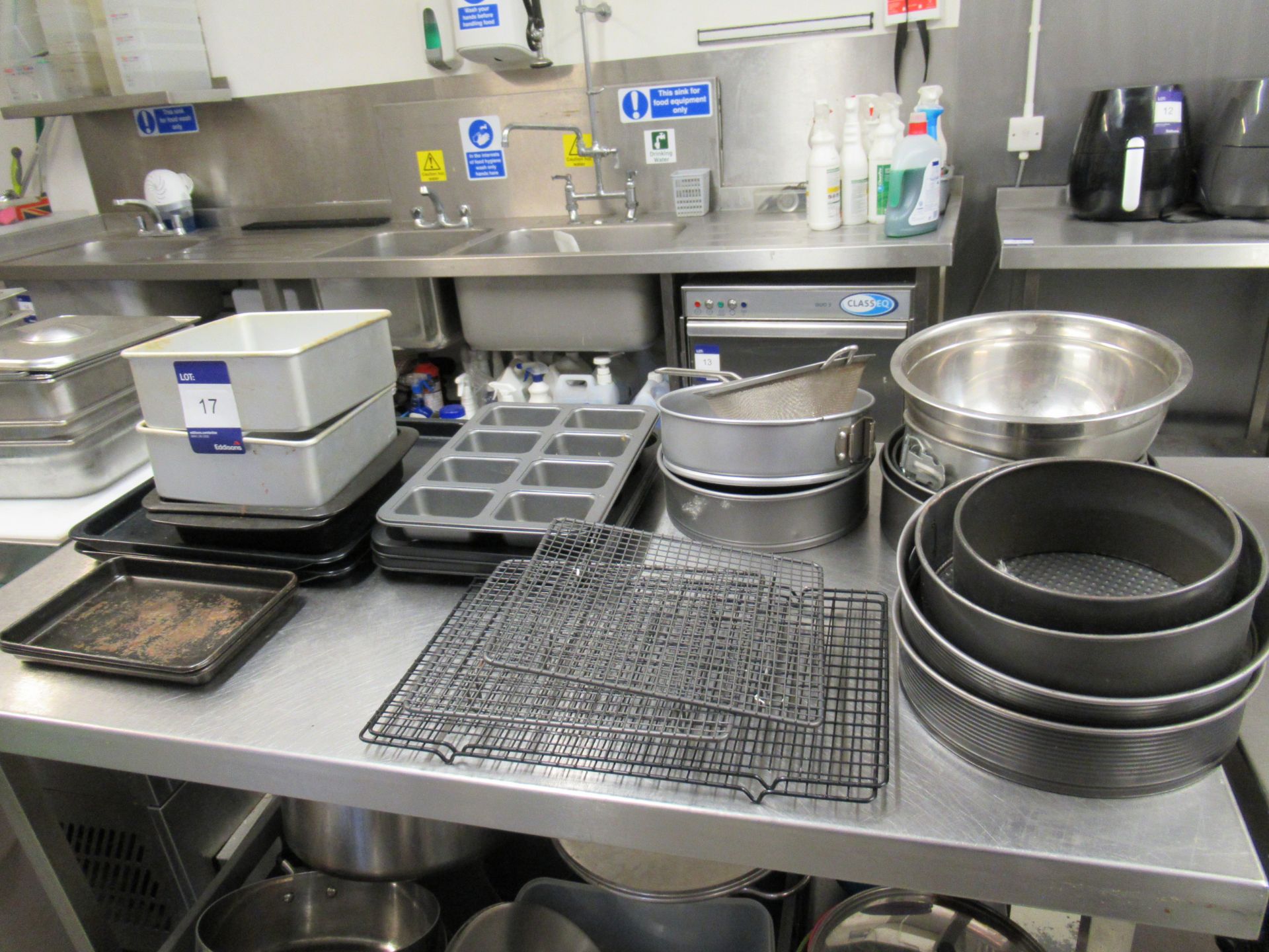 Quantity of Baking Trays, Cake Tins and Racks to Table Top