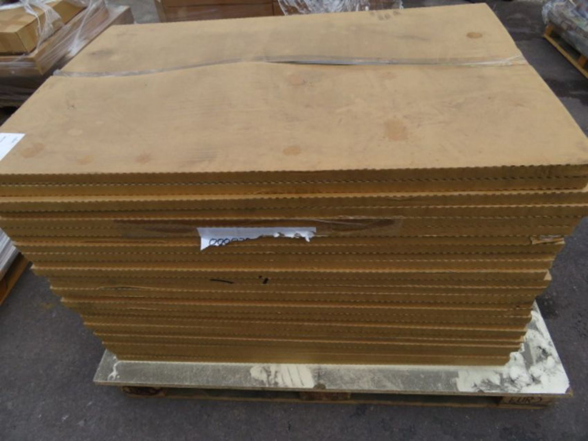 (K4) LARGE PALLET TO CONTAIN APPROX.27 ITEMS OF KI