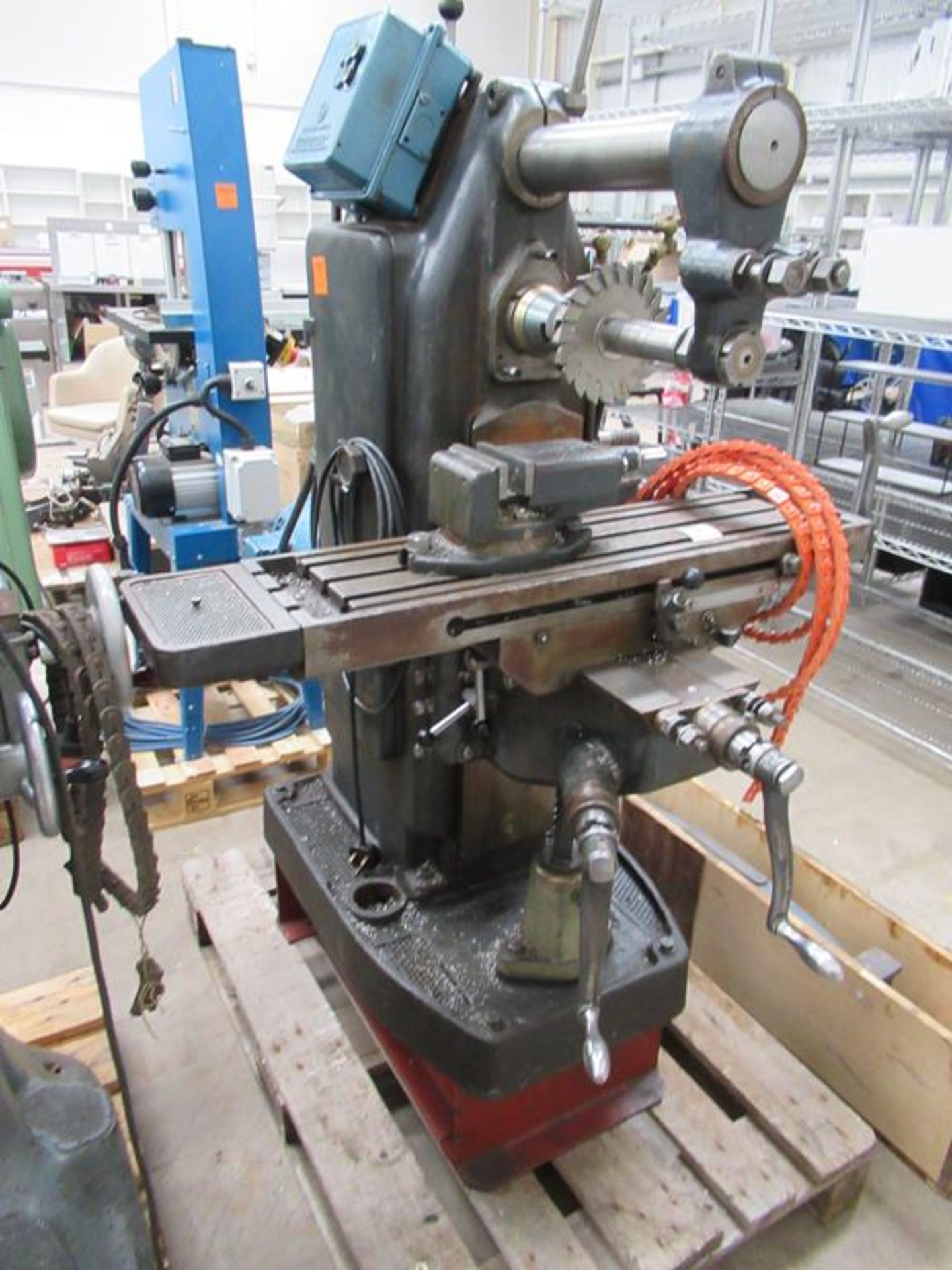 A Richmond type 01 horizontal milling machine - Image 2 of 9