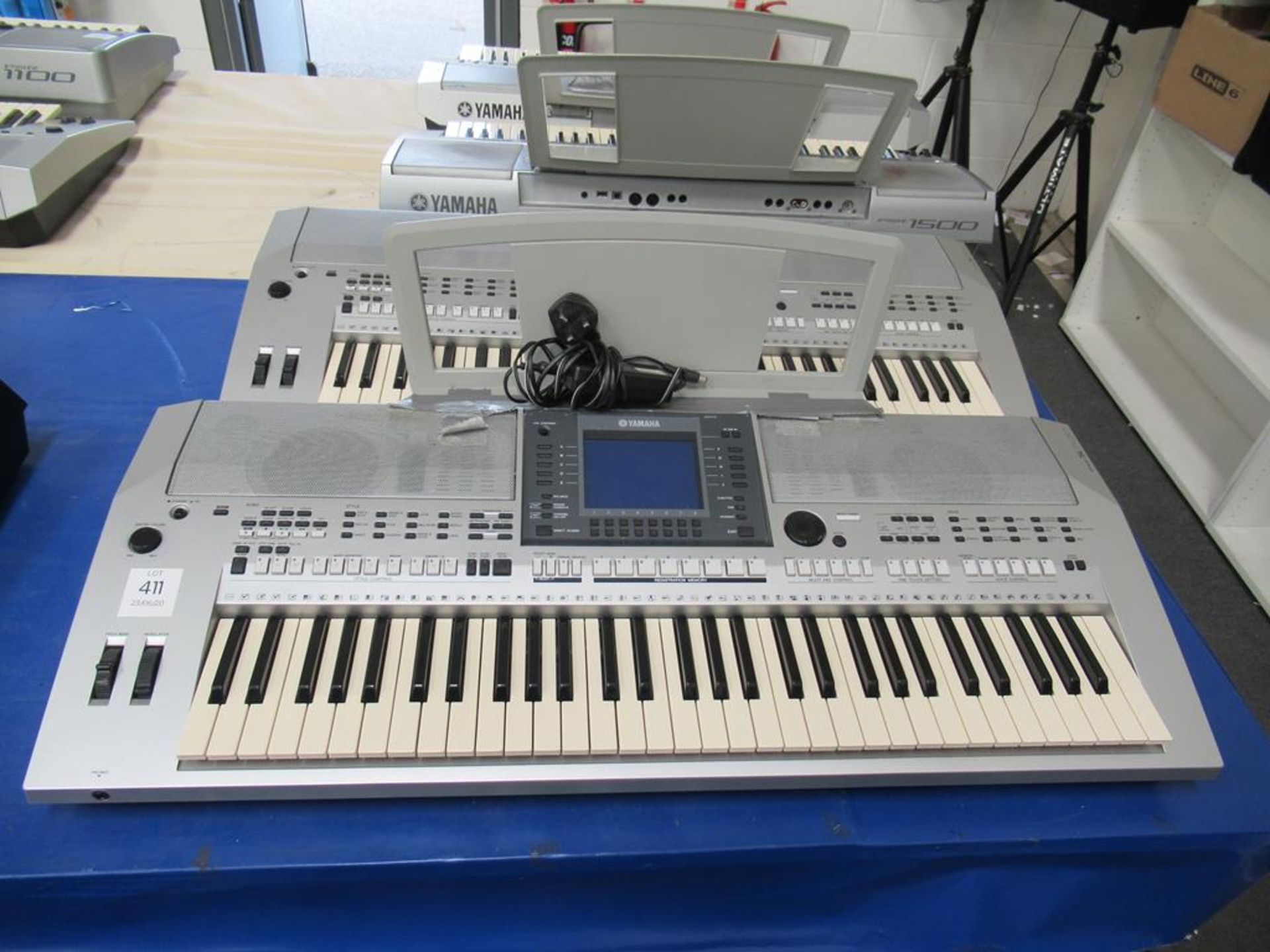 Two second hand Yamaha keyboards (2 x PSR-S700)
