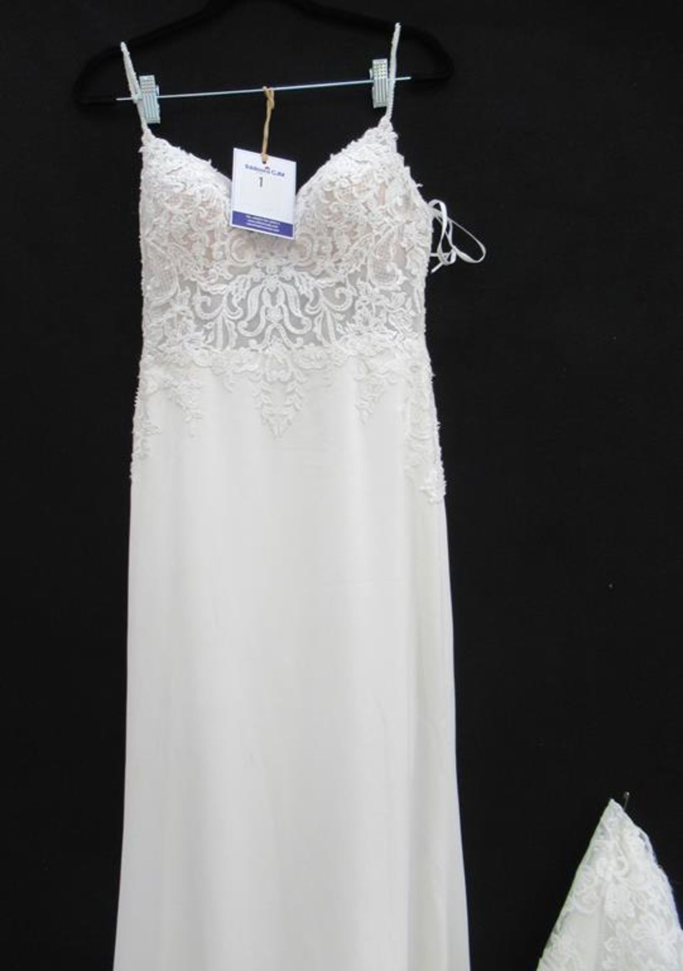 Essense of Australia 'D2900' wedding dress - Image 2 of 3