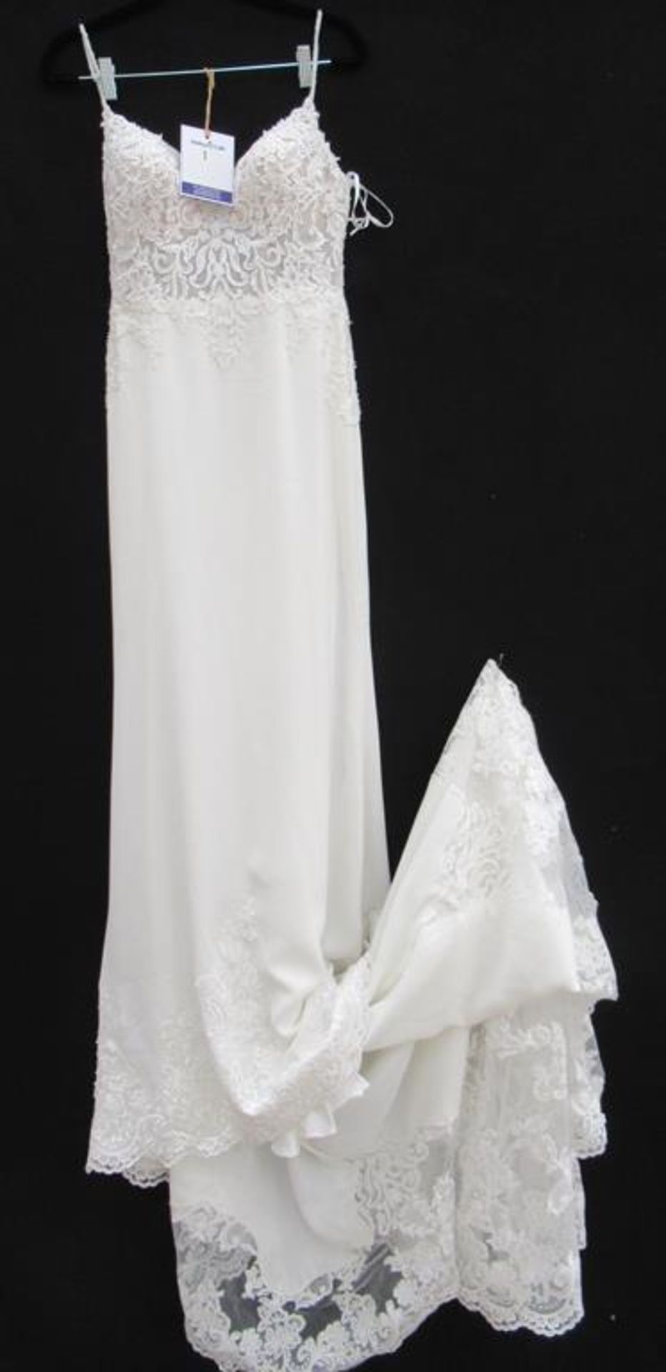 Essense of Australia 'D2900' wedding dress