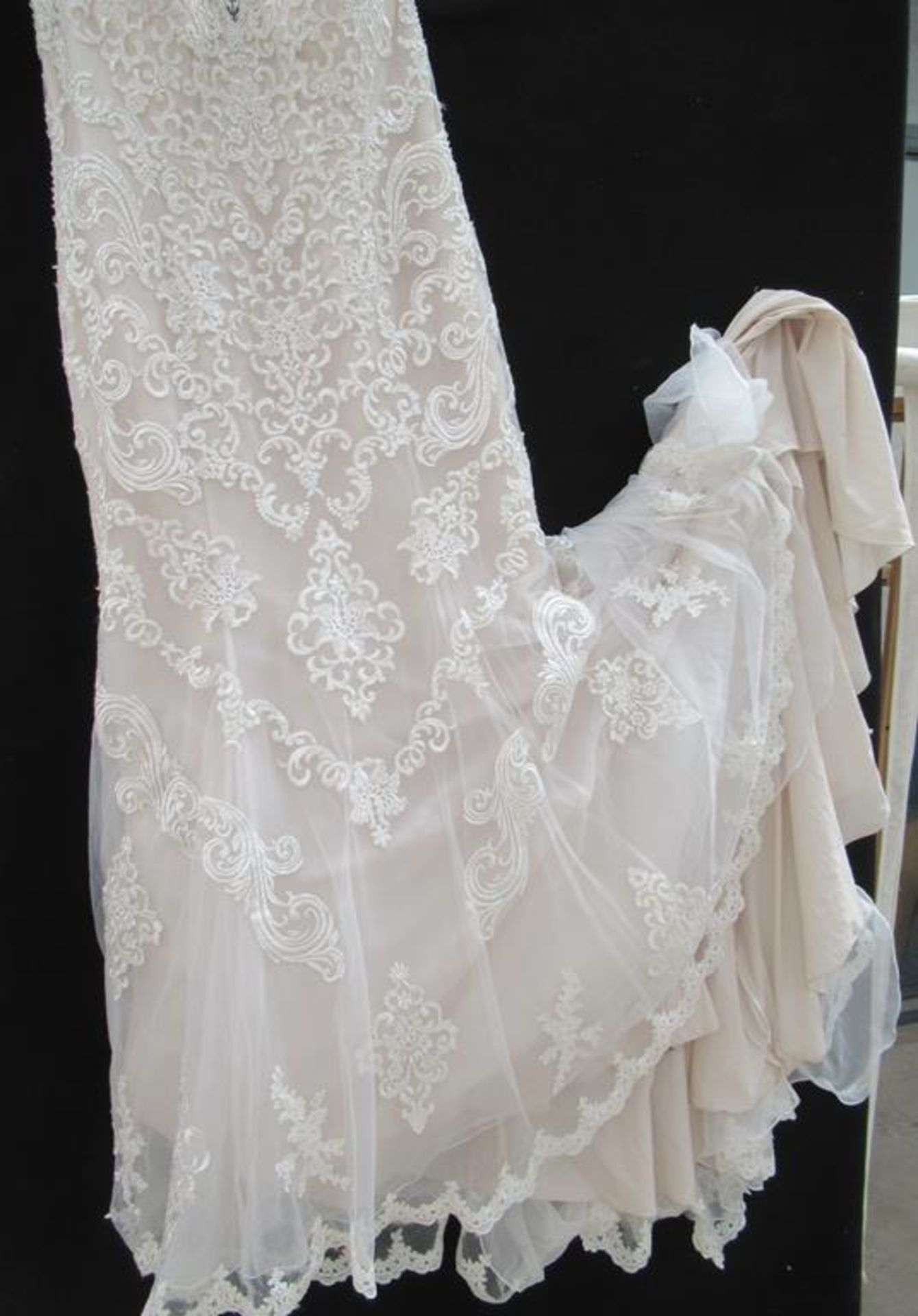 Essense of Australia 'D235' wedding dress - Image 3 of 3