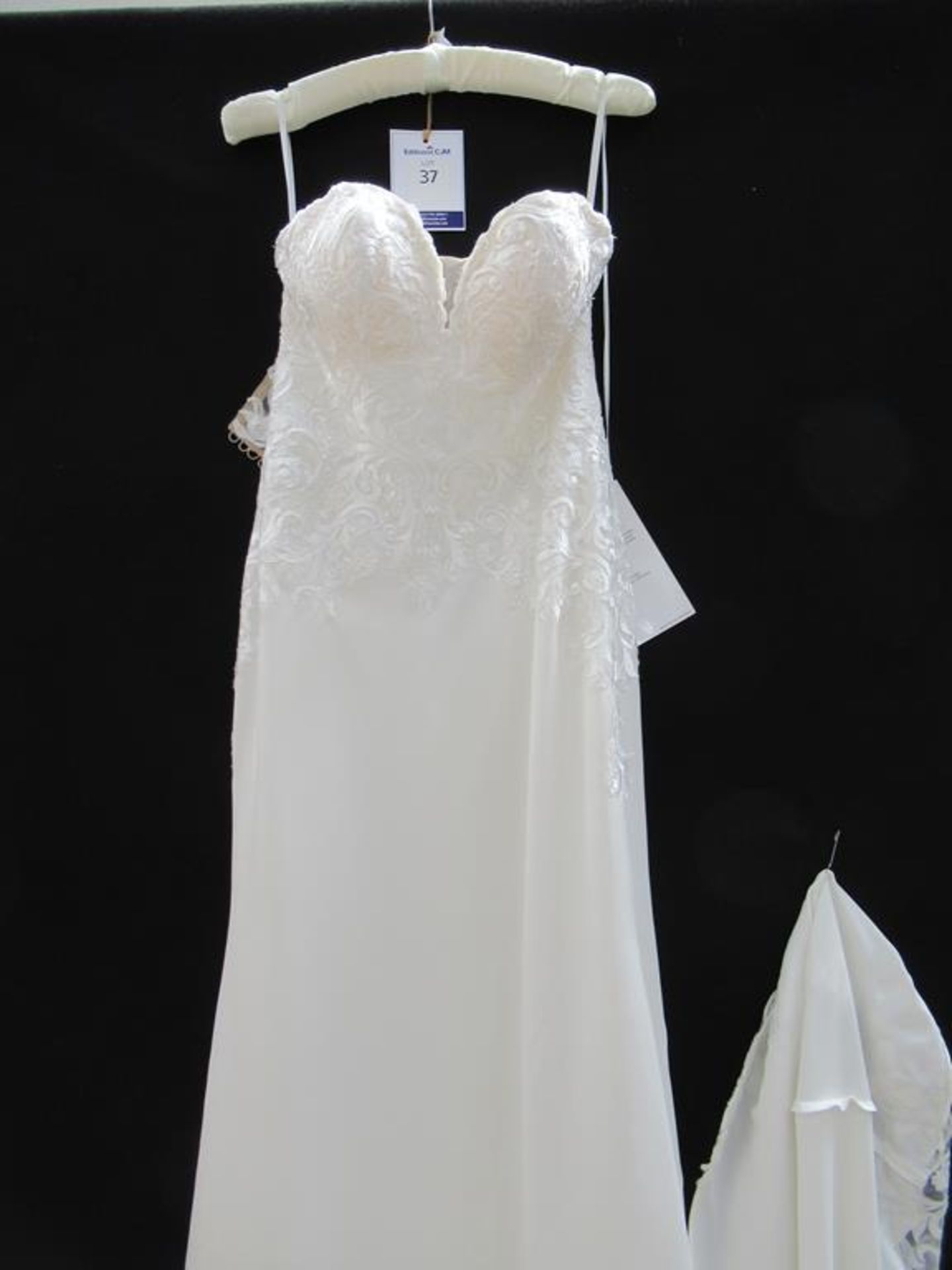 Essense of Australia 'D2597' wedding dress - Image 2 of 3