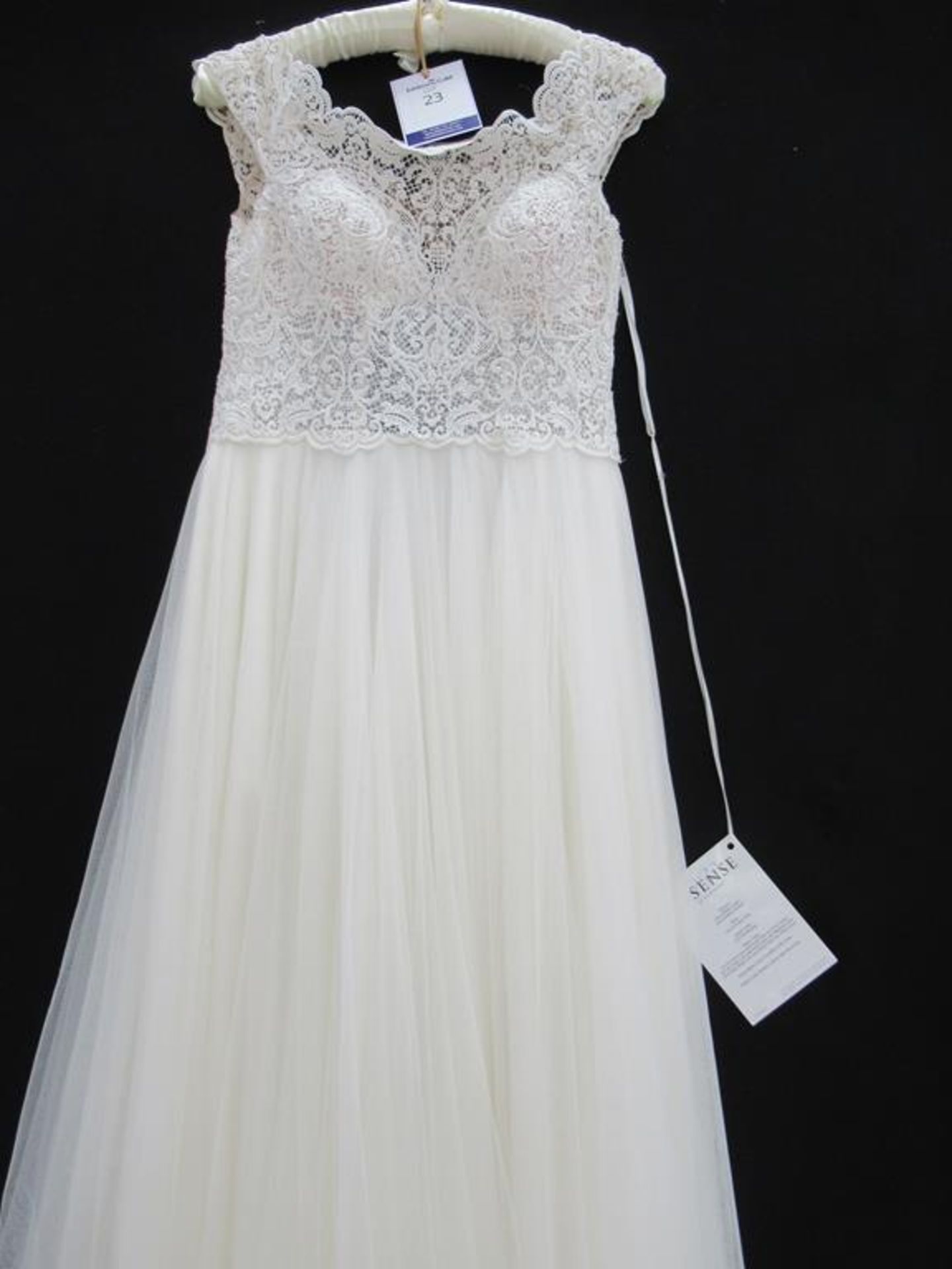 Essense of Australia 'D2446' wedding dress - Image 2 of 3