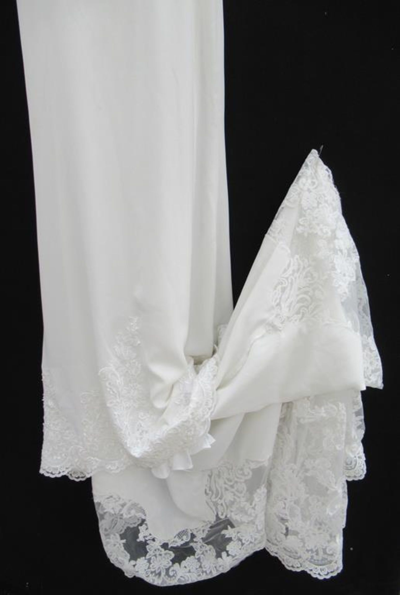 Essense of Australia 'D2900' wedding dress - Image 3 of 3