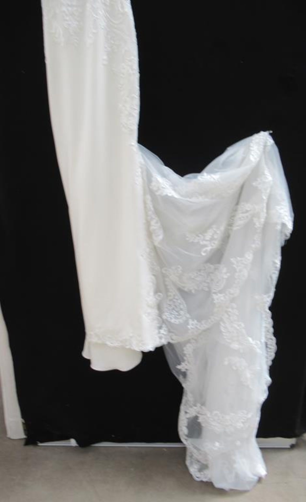 Essense of Australia 'D2835' wedding dress - Image 3 of 3