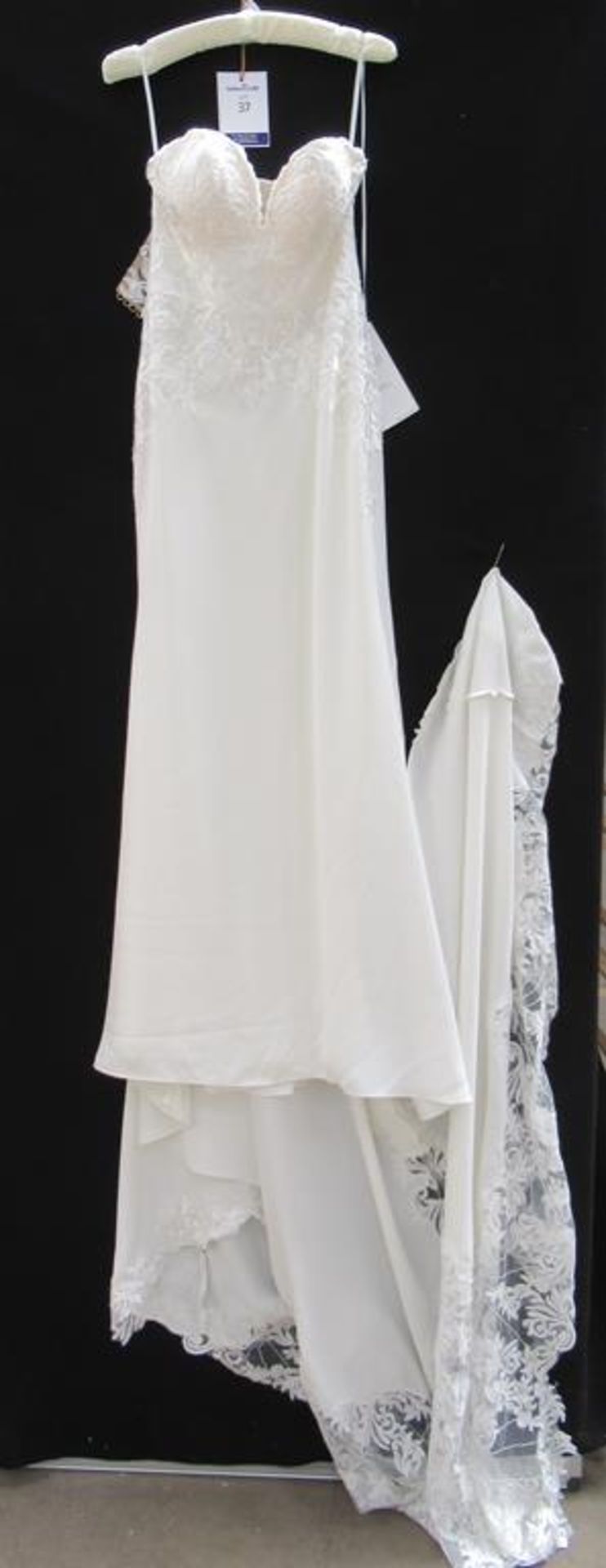 Essense of Australia 'D2597' wedding dress
