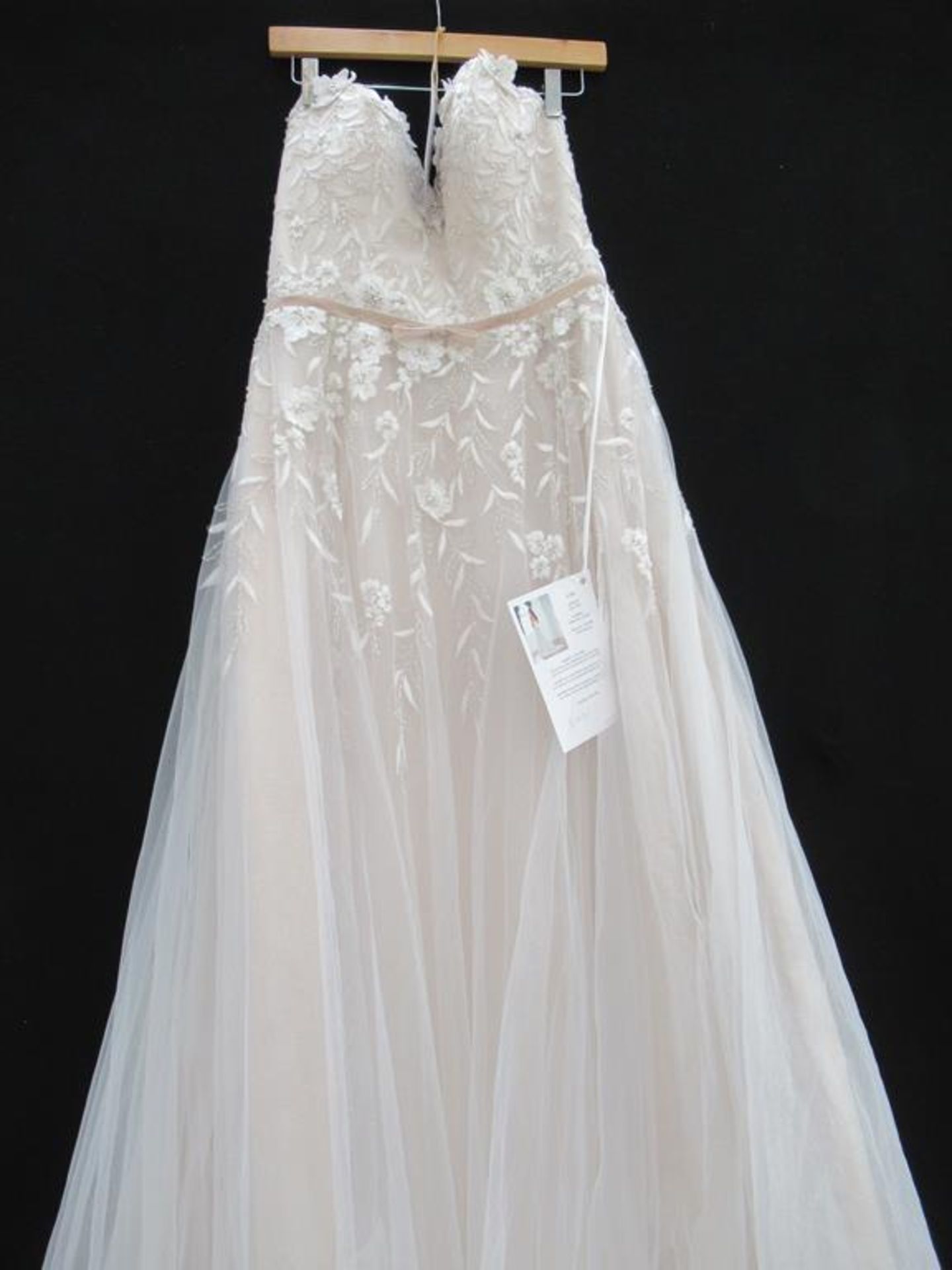 Essense of Australia 'D2961' wedding dress - Image 2 of 3