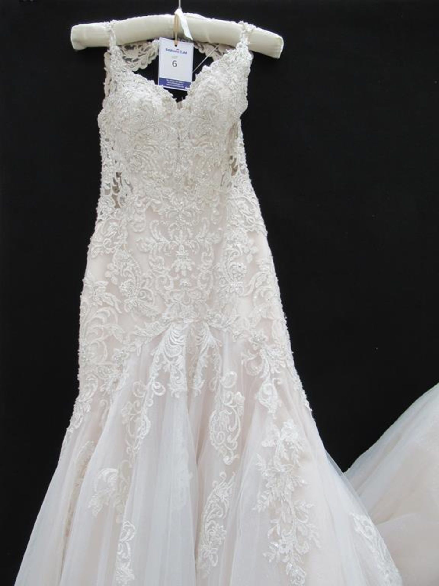 Essense of Australia 'D2844' wedding dress - Image 2 of 3