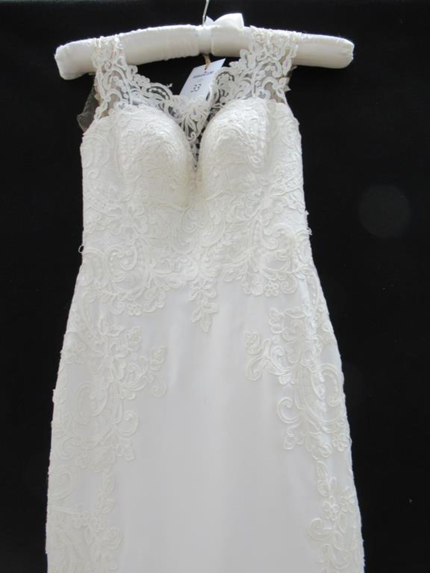 Essense of Australia 'D2124' wedding dress - Image 2 of 3