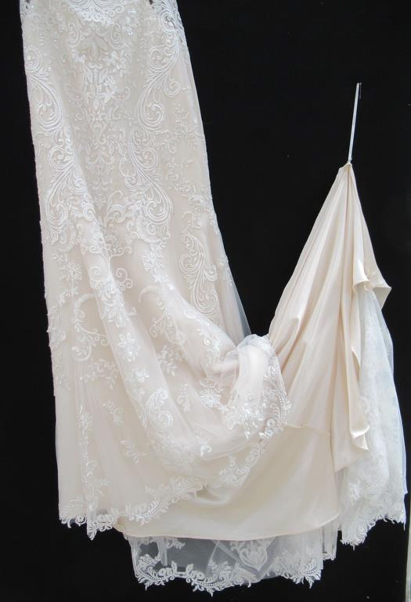 Essense of Australia 'D2322' wedding dress - Image 3 of 3