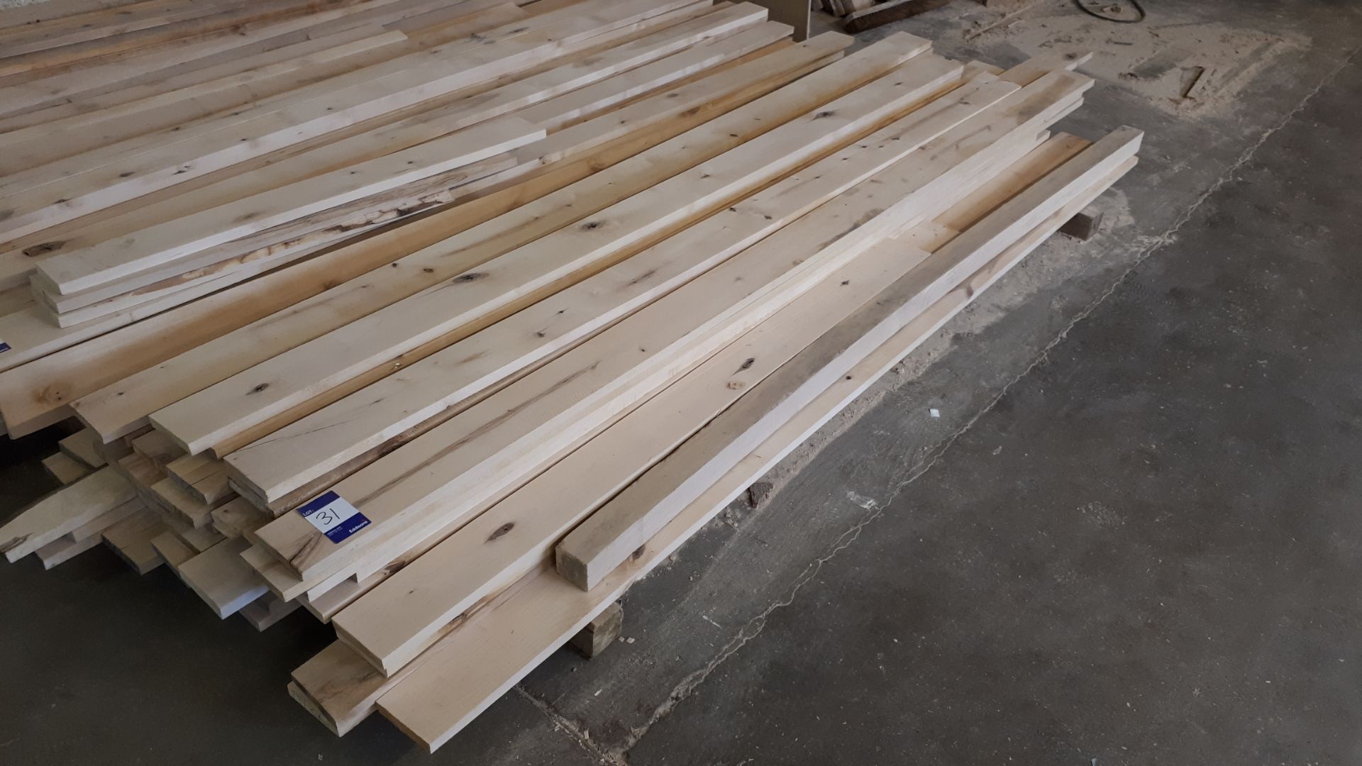 Assortment of birch wood to pallet, various sizes