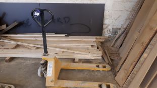 Hand hydraulic pallet truck