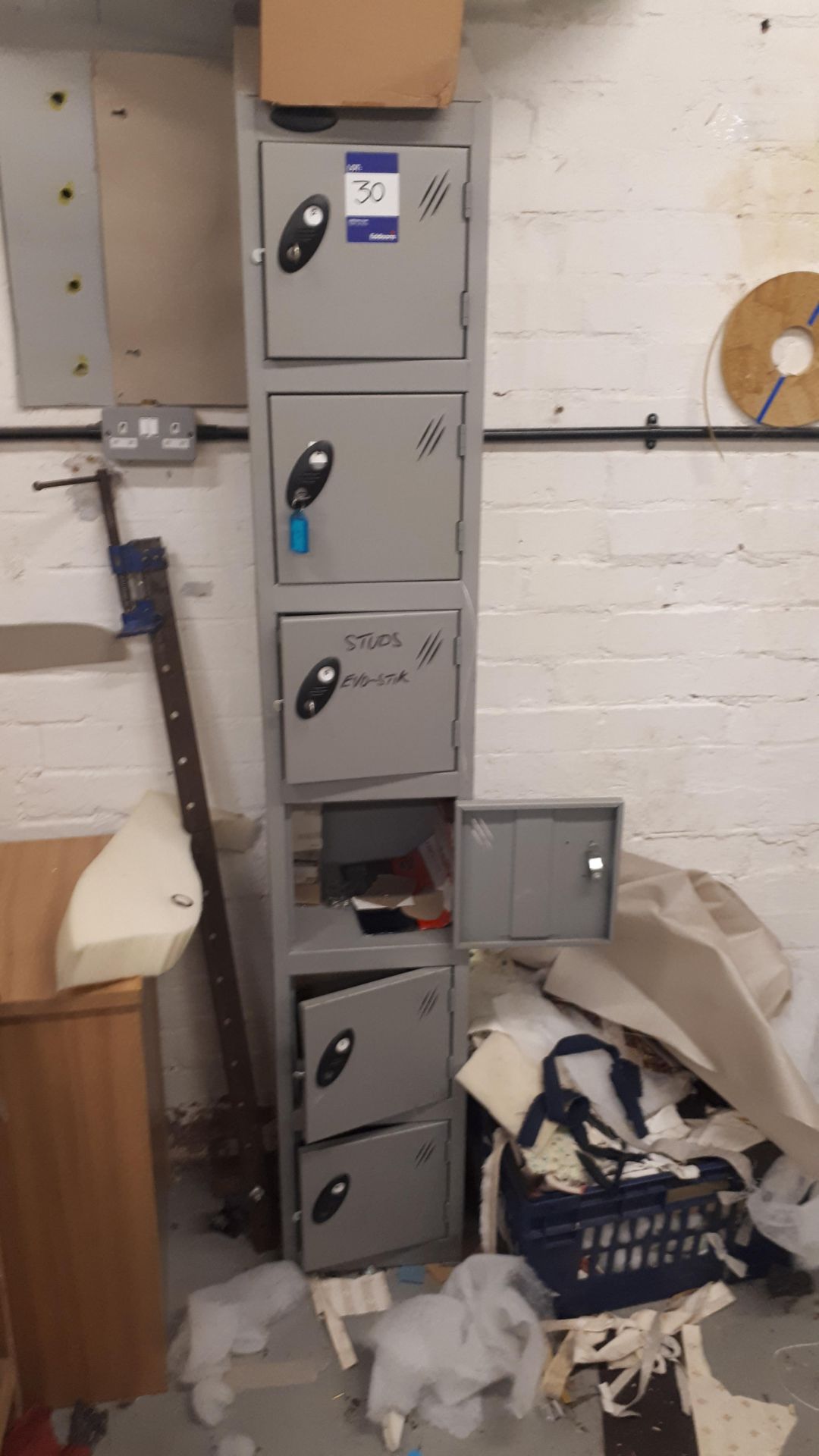 Probe 6 person locker