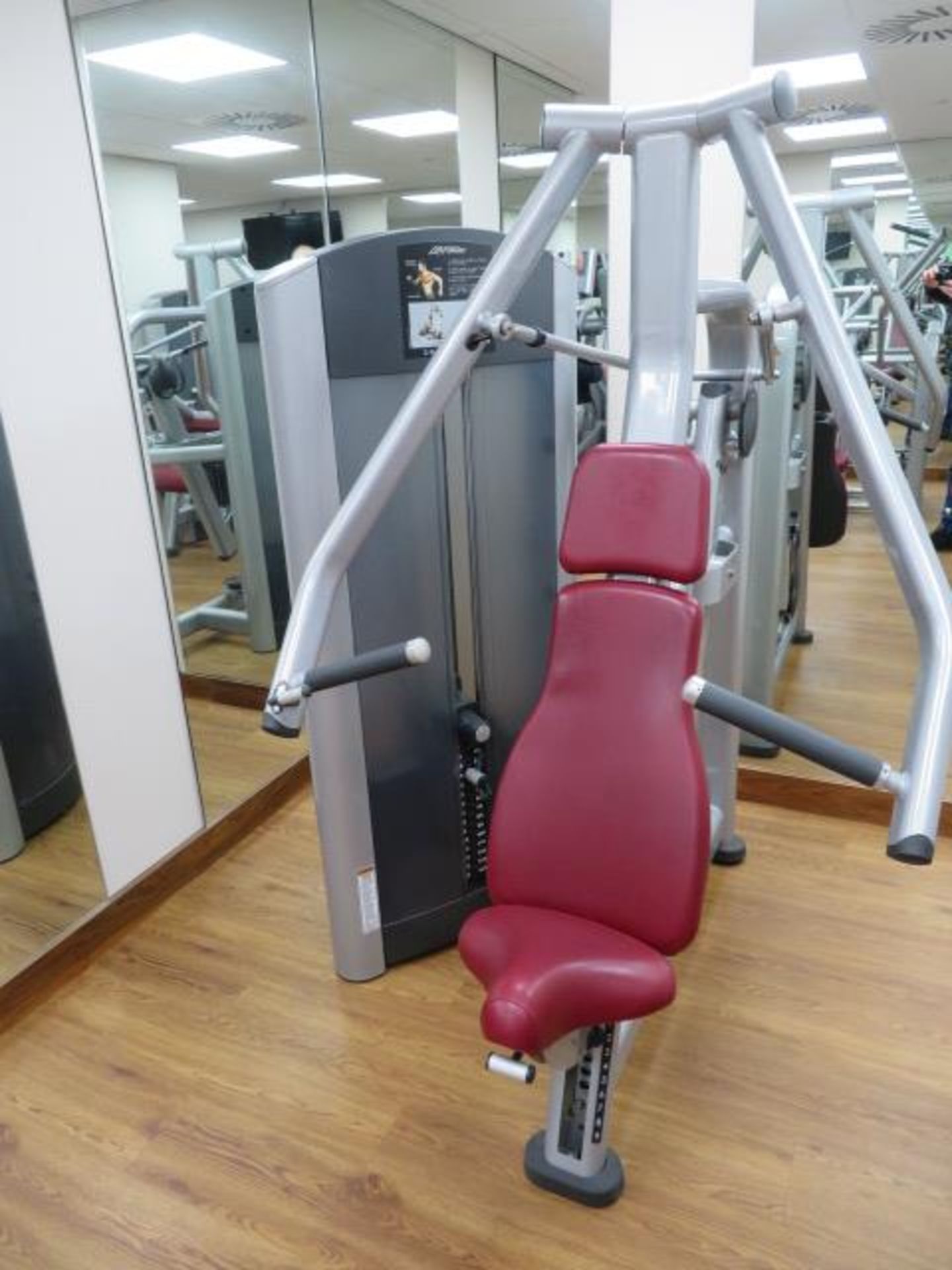 LIFE FITNESS CHEST PRESS. UP TO 145KG - Image 2 of 3